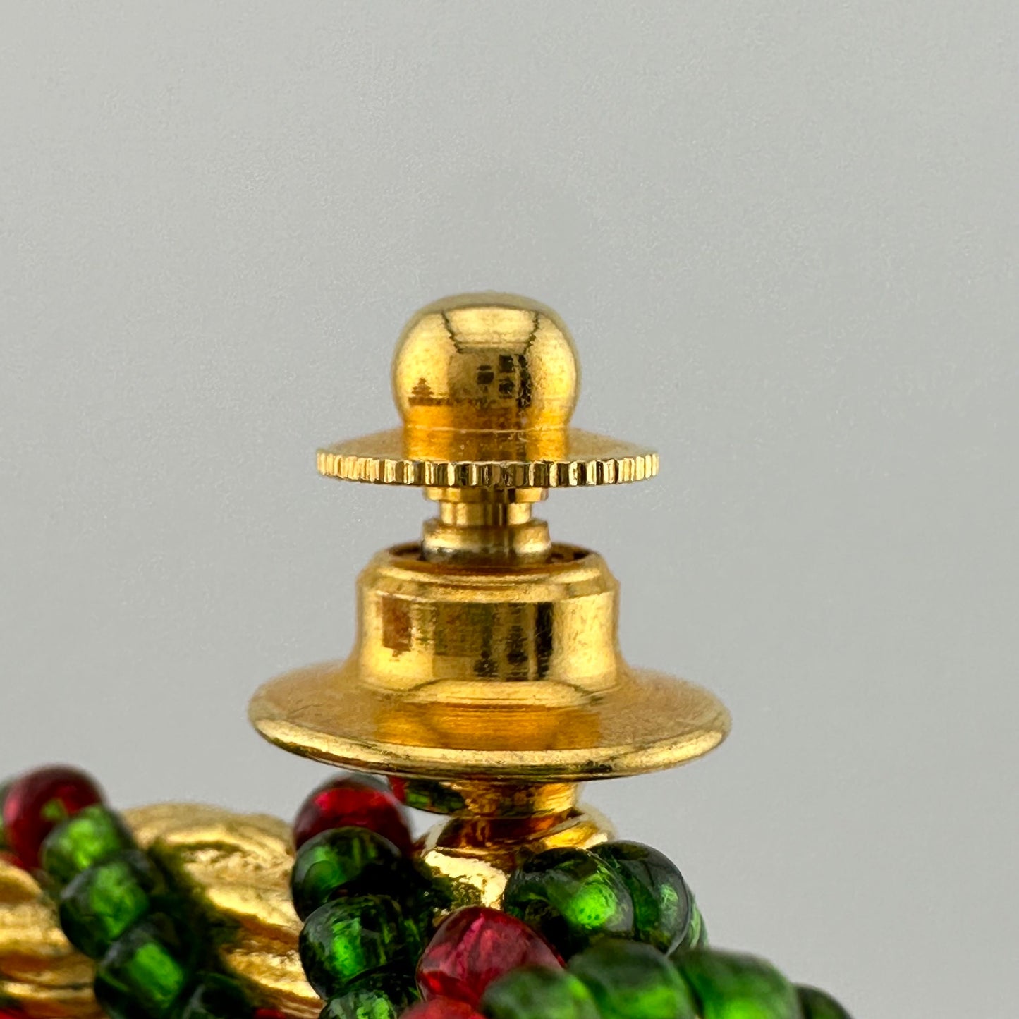 Vintage Christmas Wreath Brooch, Gold Tone, Bead Ribbon Detailing.