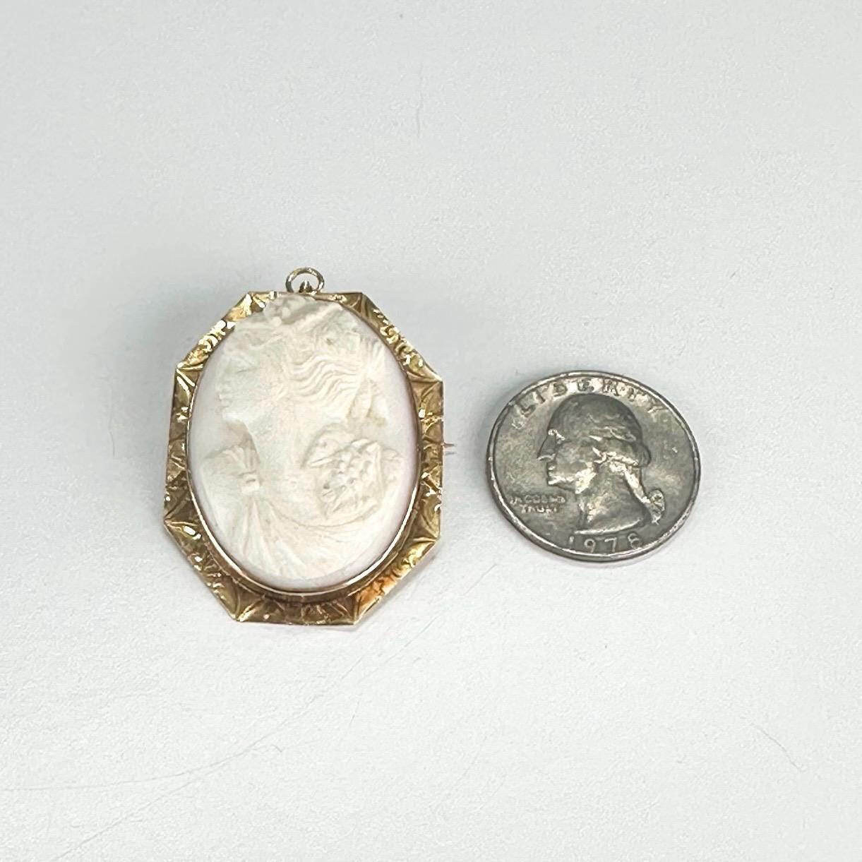 Vintage Cameo Brooch Pendant in Carved Shell Silhouette and 10K Gold from 1930s