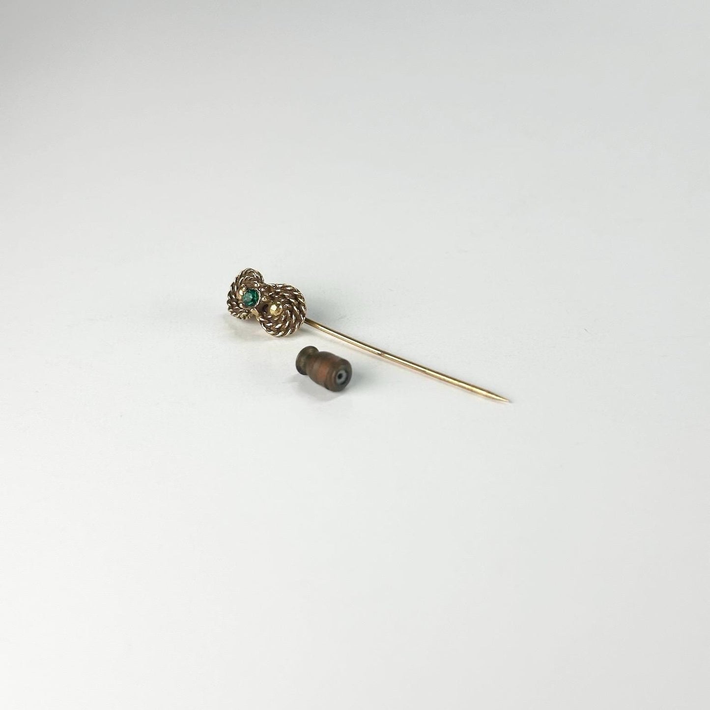 Vintage Brooch Stickpin with Emerald Green Rhinestone and Rope Design
