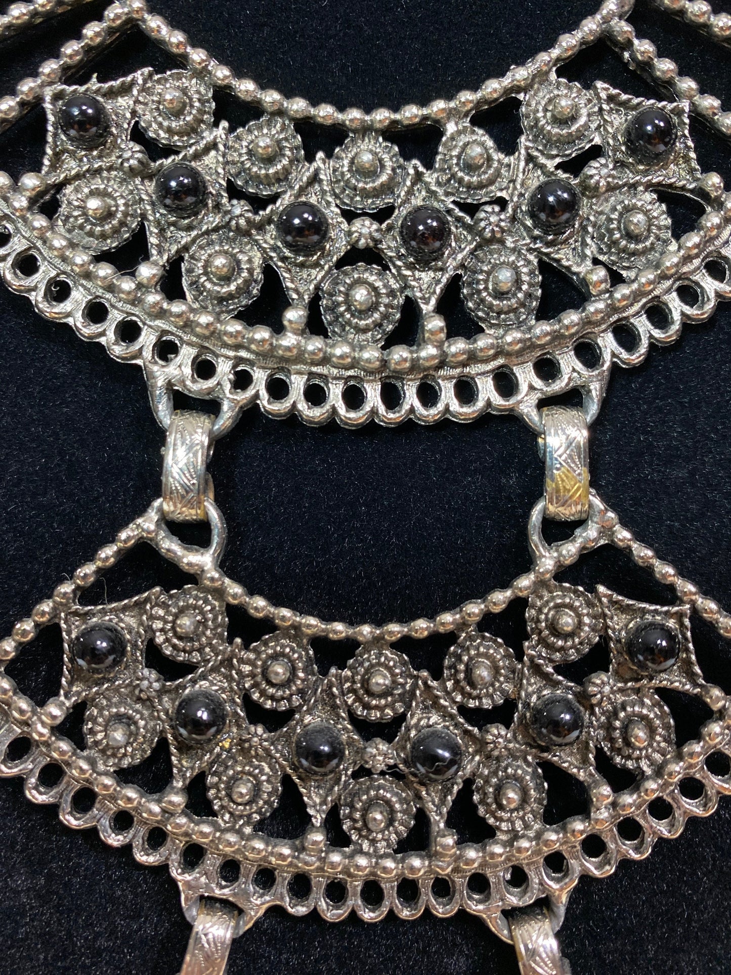 Vintage Necklace with Silver and Black Beaded Stone Design in Bib Style