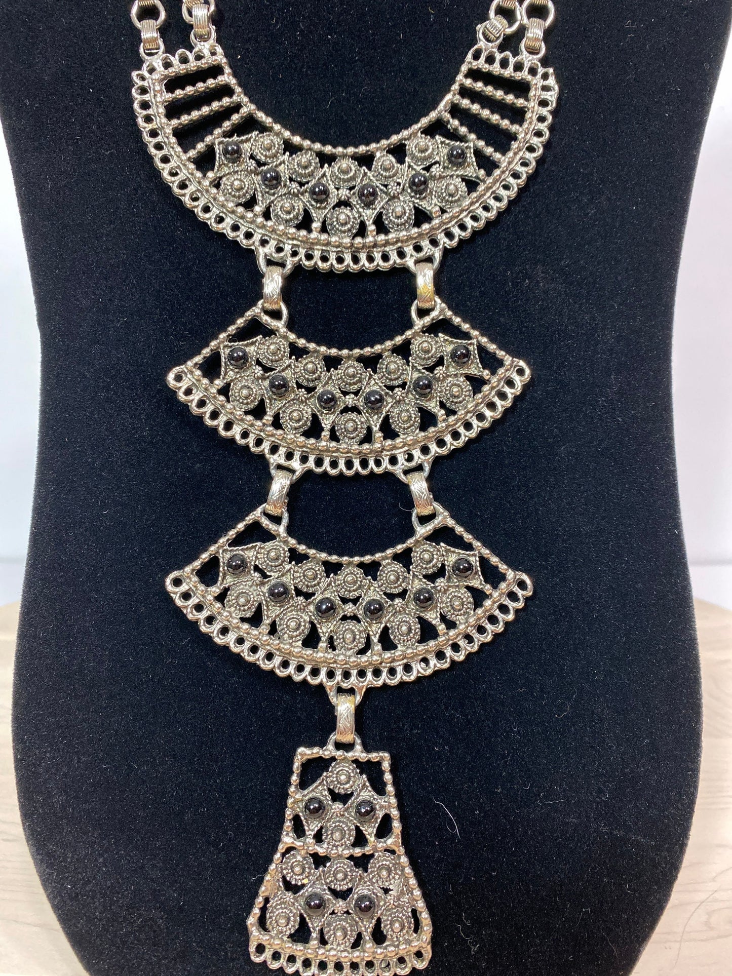 Vintage Necklace with Silver and Black Beaded Stone Design in Bib Style
