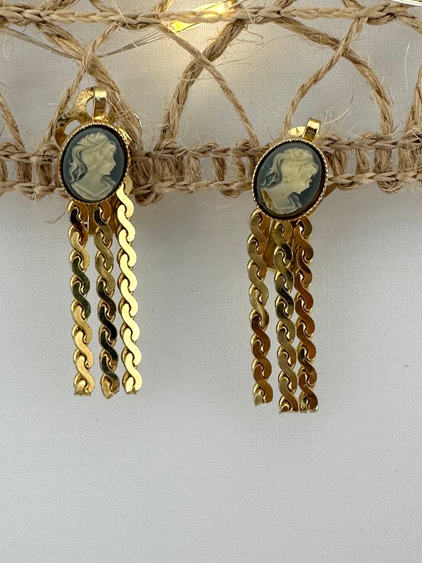 Vintage Clip On Earrings, Gold with Blue Cameo.