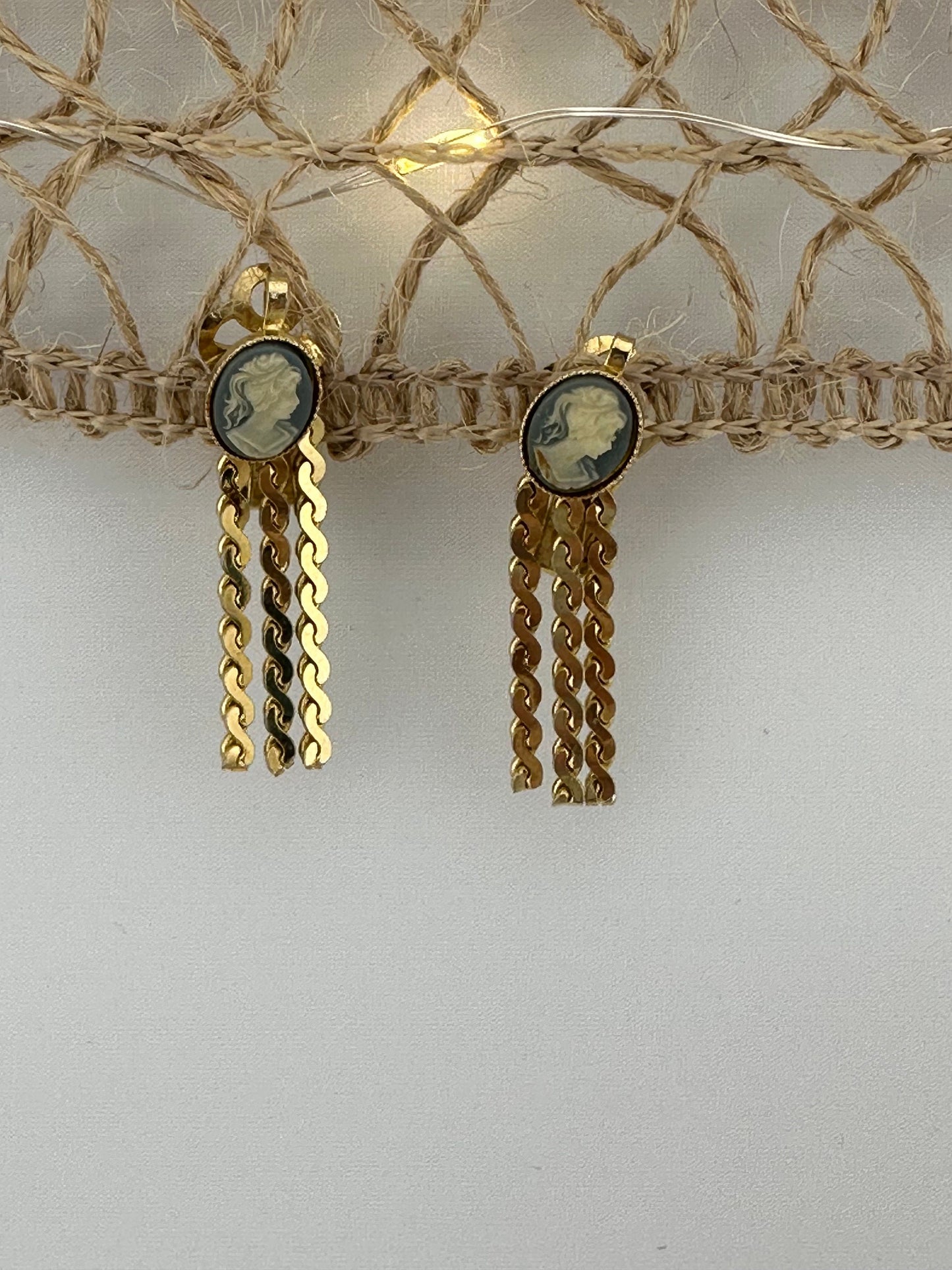 Vintage Clip On Earrings, Gold with Blue Cameo.