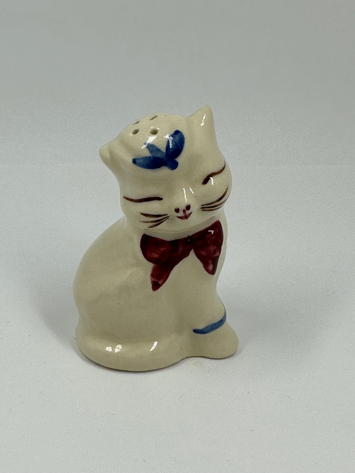 Vintage Salt Shaker, Shawnee Pottery, Smiley Cat, 1940s.