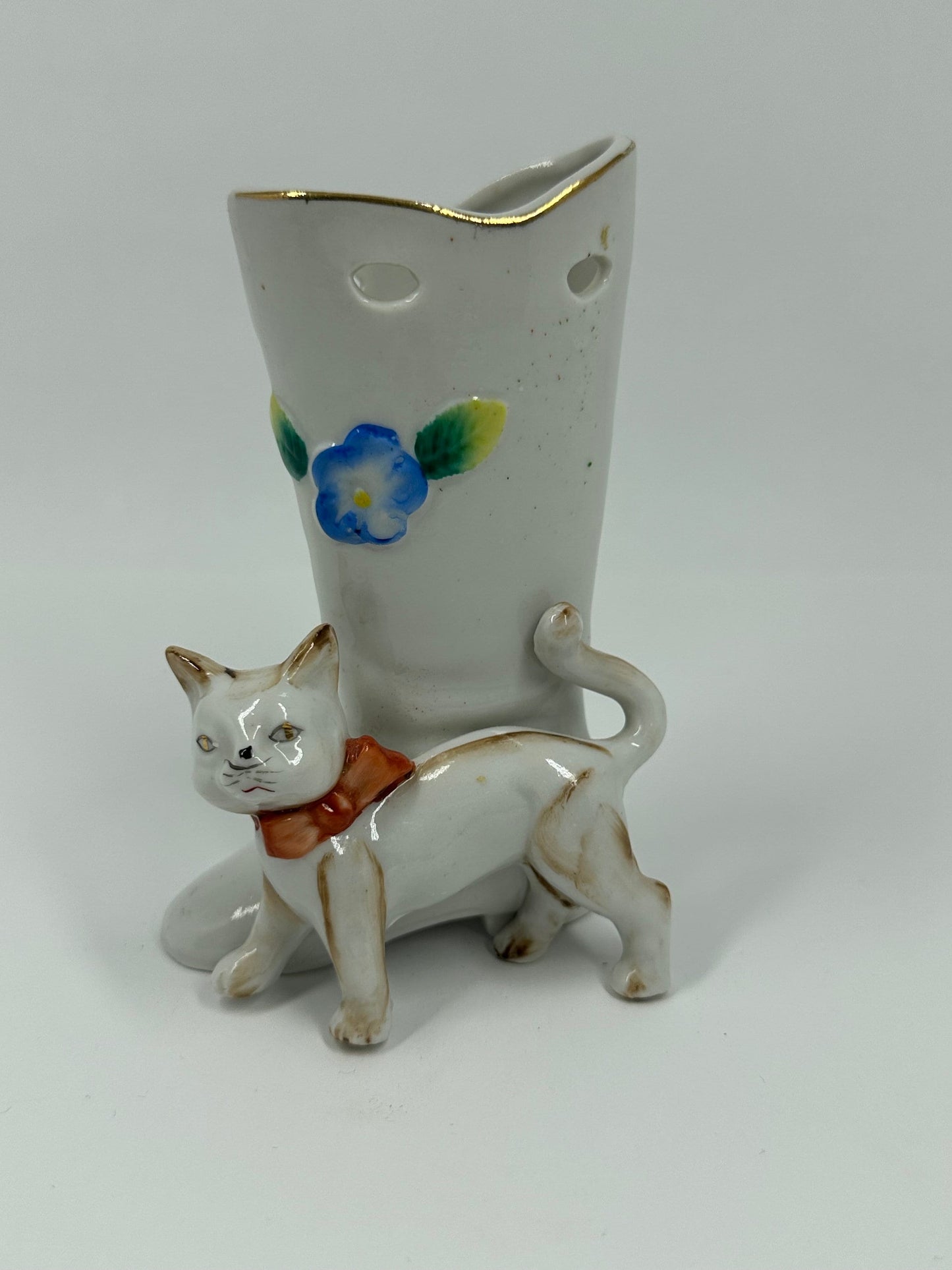 Vintage Figurine, Cat, Shoe with Cat, Gold Trim, Japan, 1950s.
