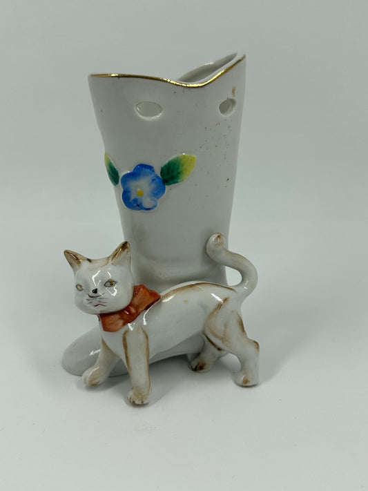 Vintage Figurine, Cat, Shoe with Cat, Gold Trim, Japan, 1950s.