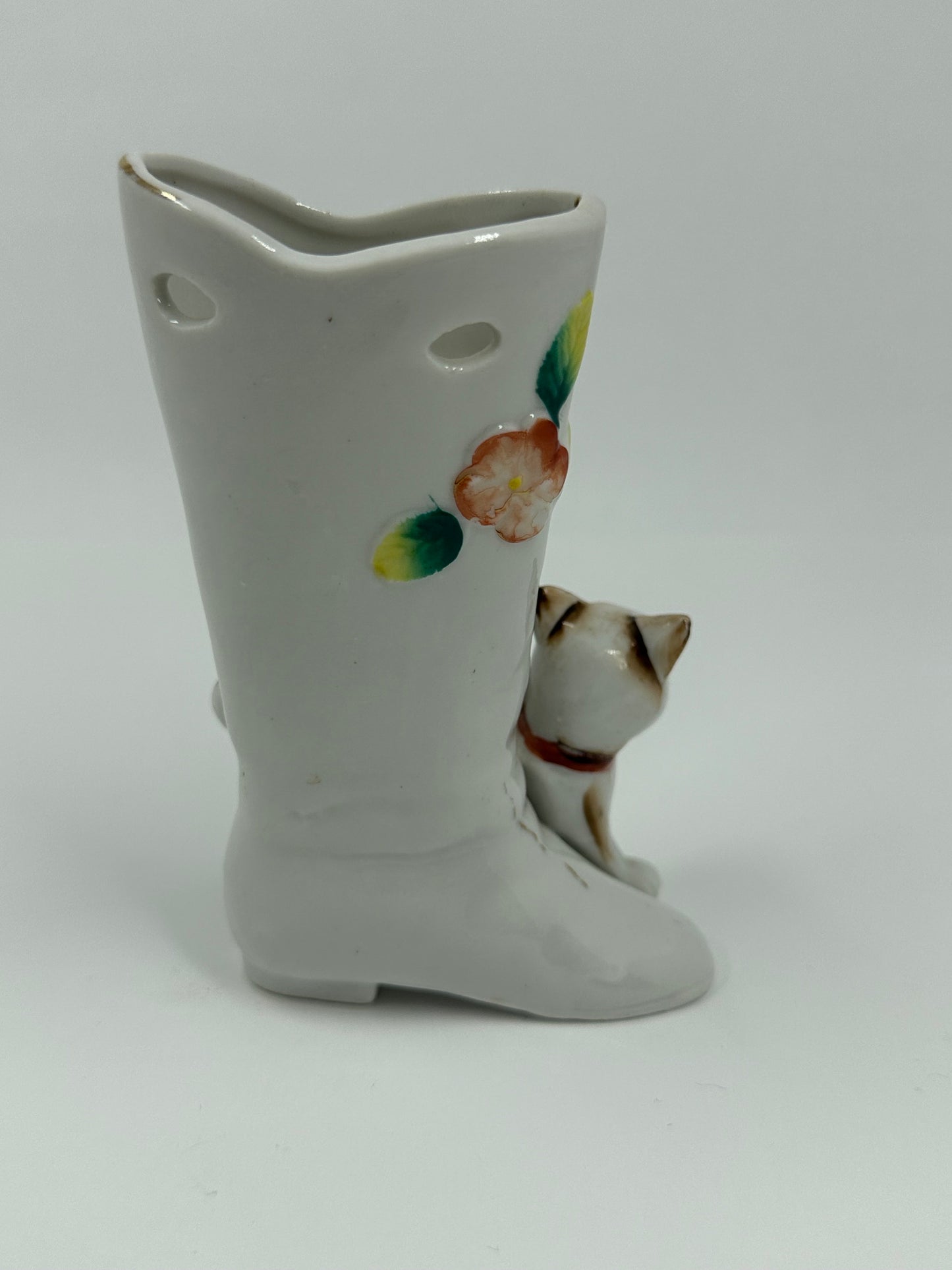 Vintage Figurine, Cat, Shoe with Cat, Gold Trim, Japan, 1950s.