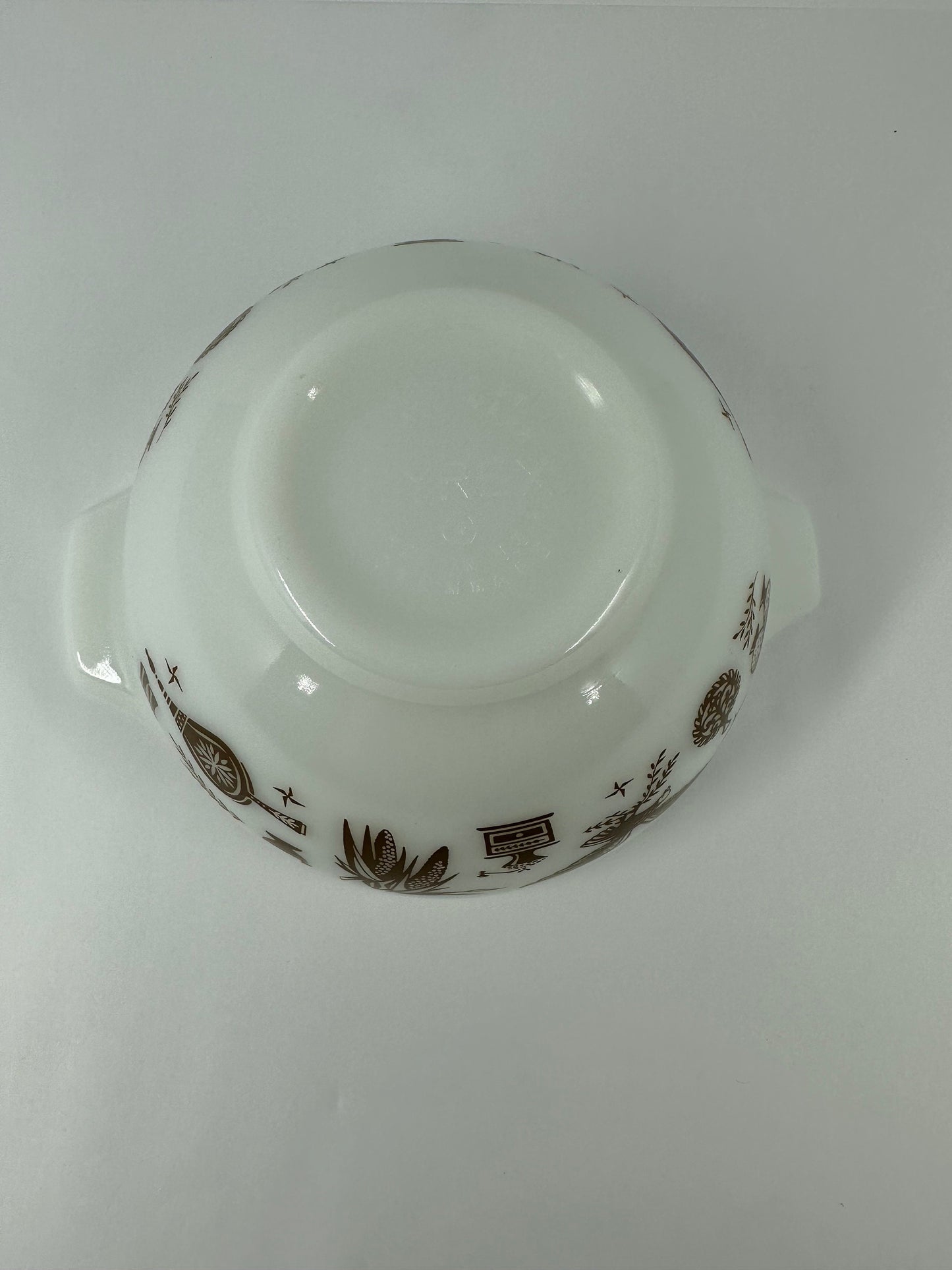 Vintage Pyrex Mixing Bowl, Early American Design, 1-1/2 Pints.