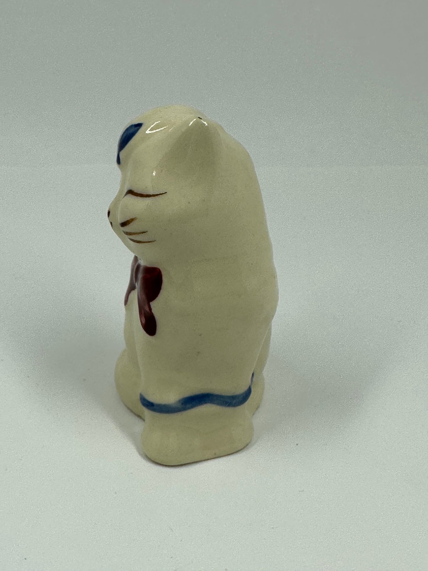 Vintage Salt Shaker, Shawnee Pottery, Smiley Cat, 1940s.
