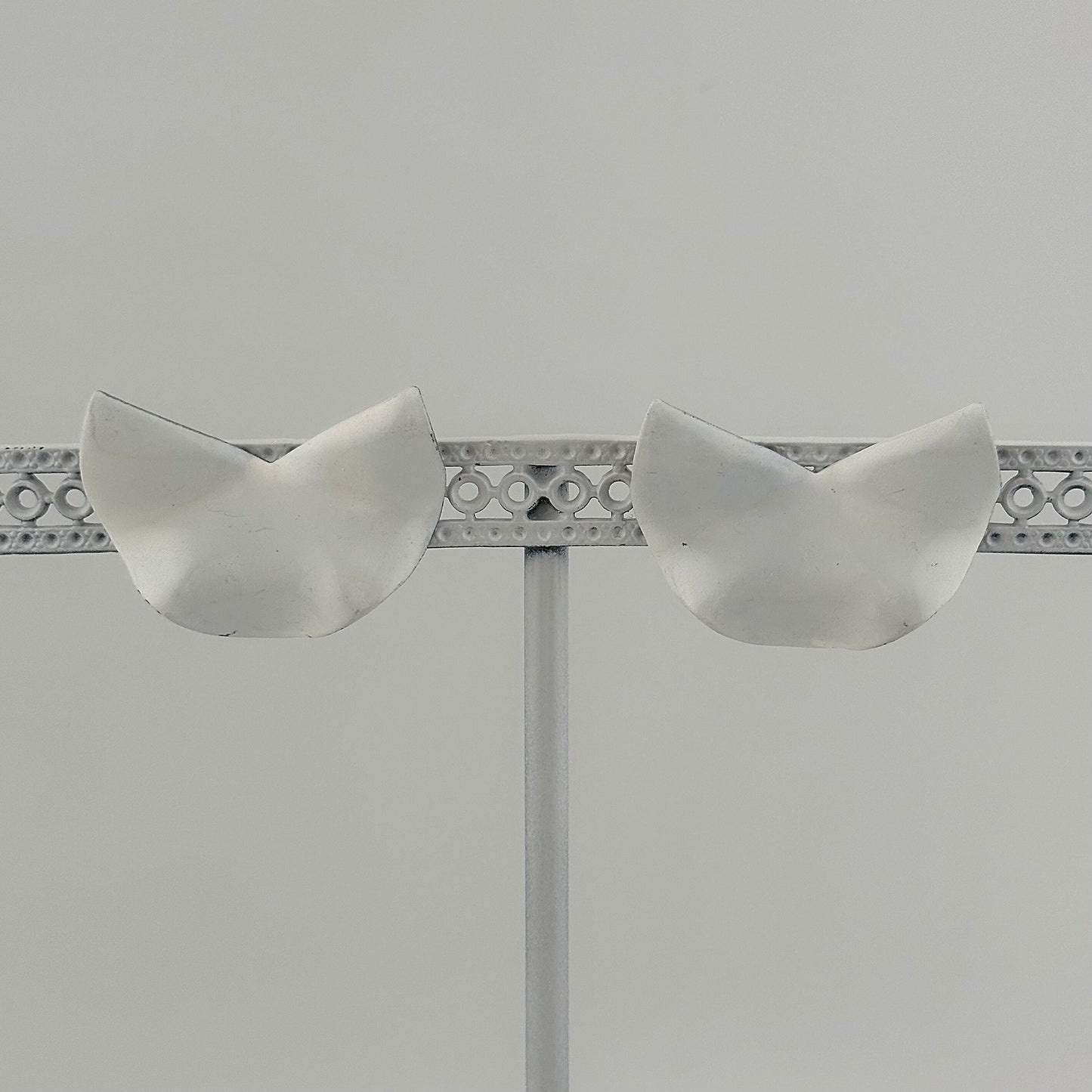 Vintage Metal Earrings, White, Wavy Design, Stud Earrings.