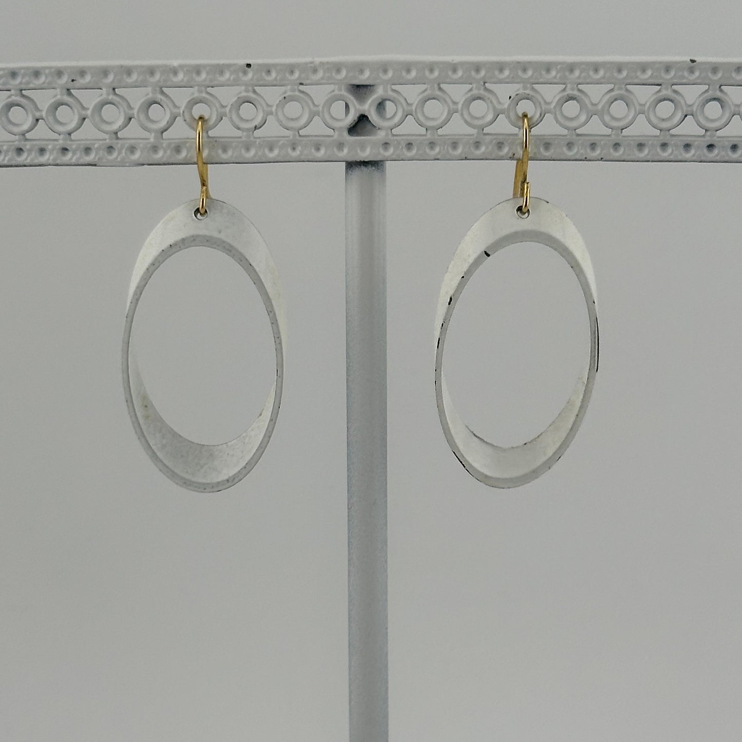 Vintage Metal Earrings, White, Oval, Hanging Earrings.
