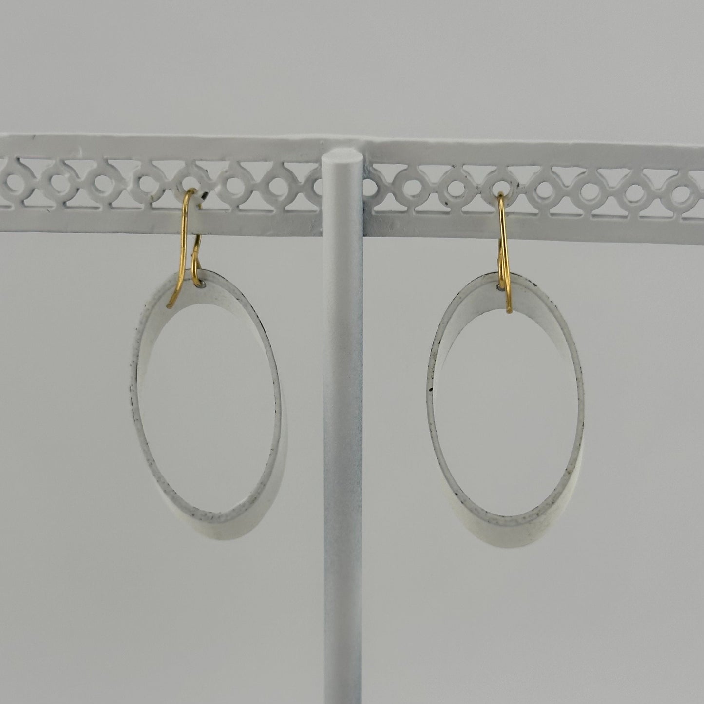 Vintage Metal Earrings, White, Oval, Hanging Earrings.