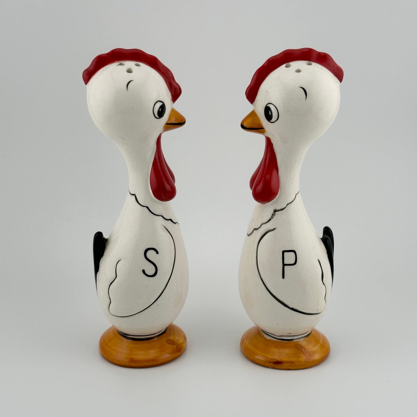 Vintage Ceramic Salt and Pepper Shakers, Smiling Chickens Made in Japan.