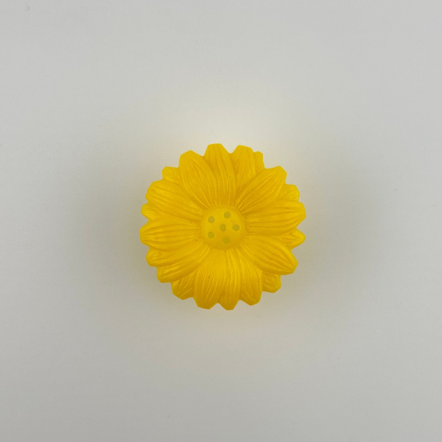 Vintage Salt & Pepper Shakers of Plastic Yellow Daisies by Jaydon