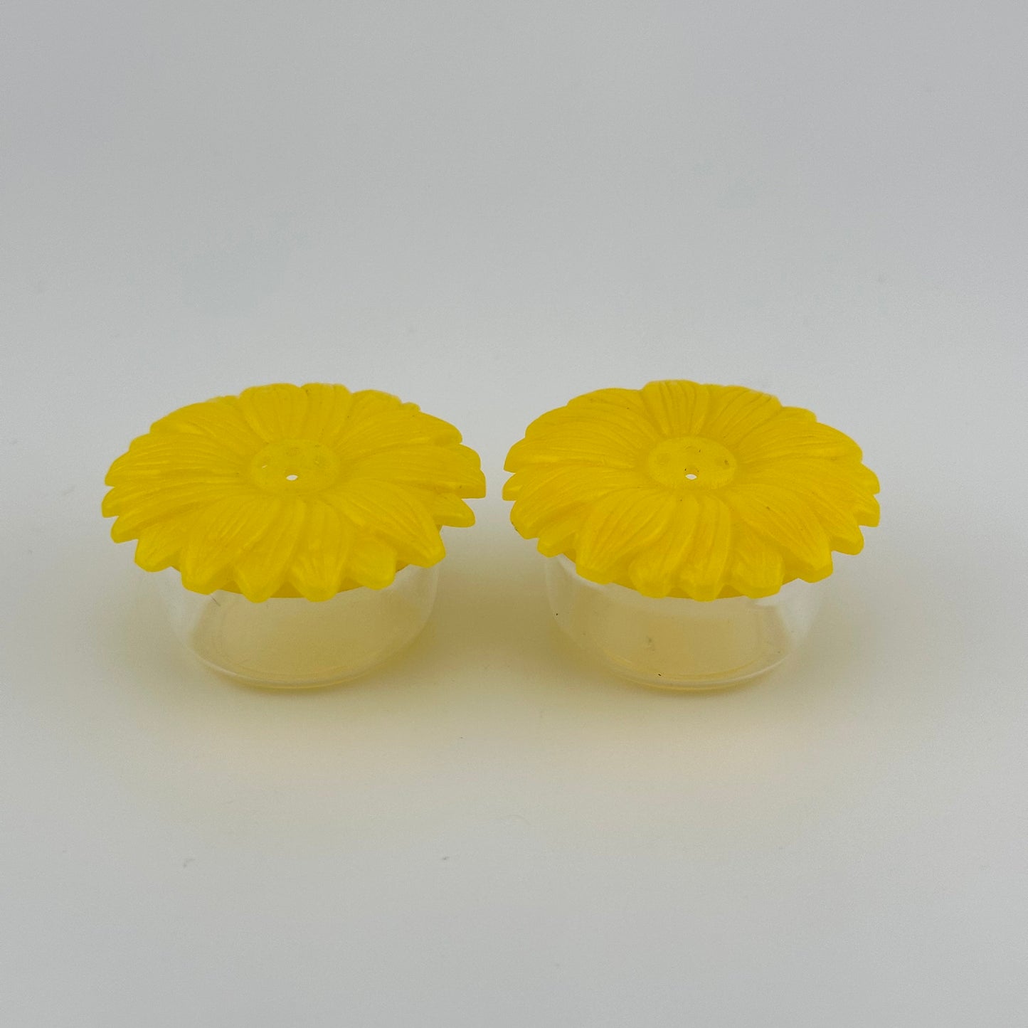 Vintage Salt & Pepper Shakers of Plastic Yellow Daisies by Jaydon