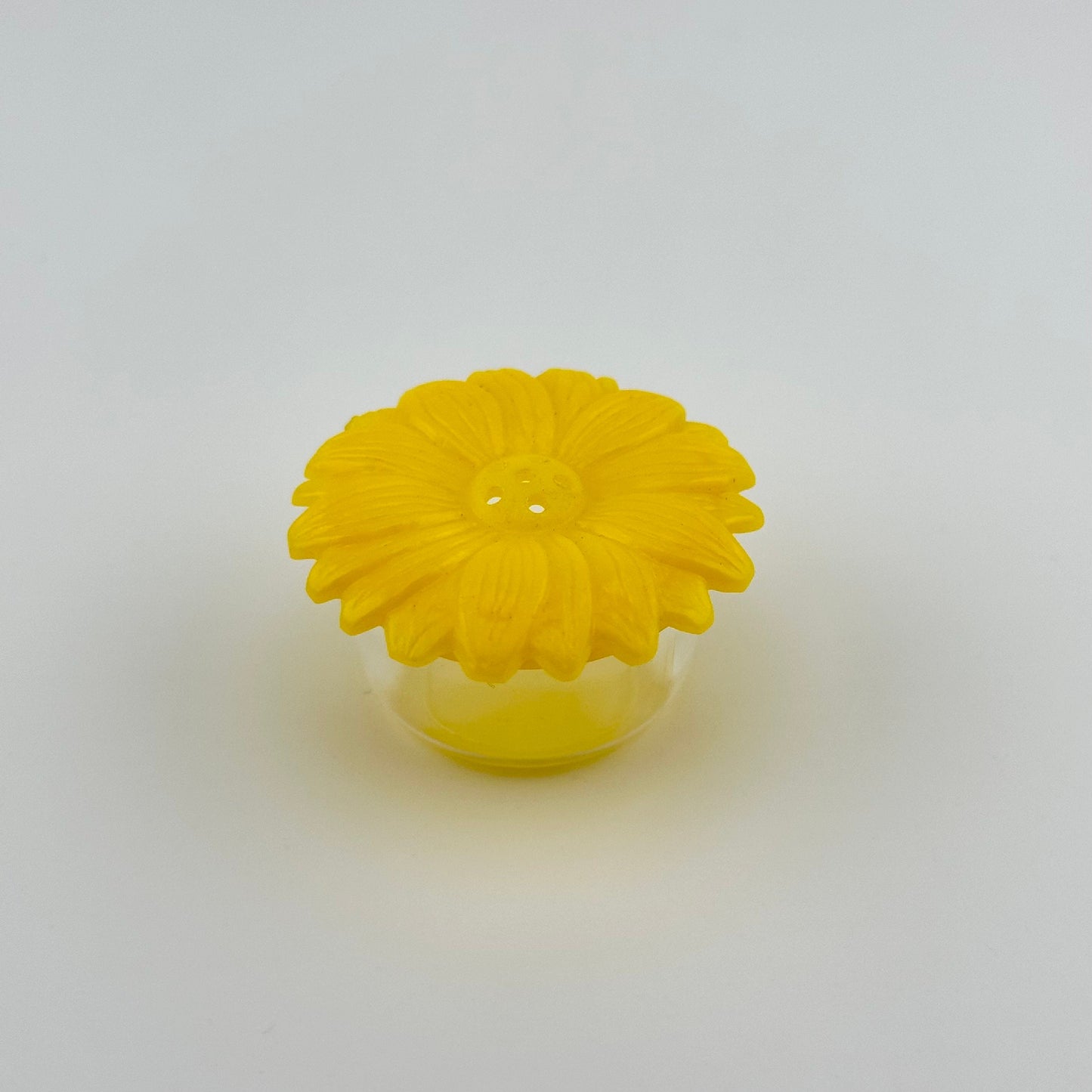 Vintage Salt & Pepper Shakers of Plastic Yellow Daisies by Jaydon