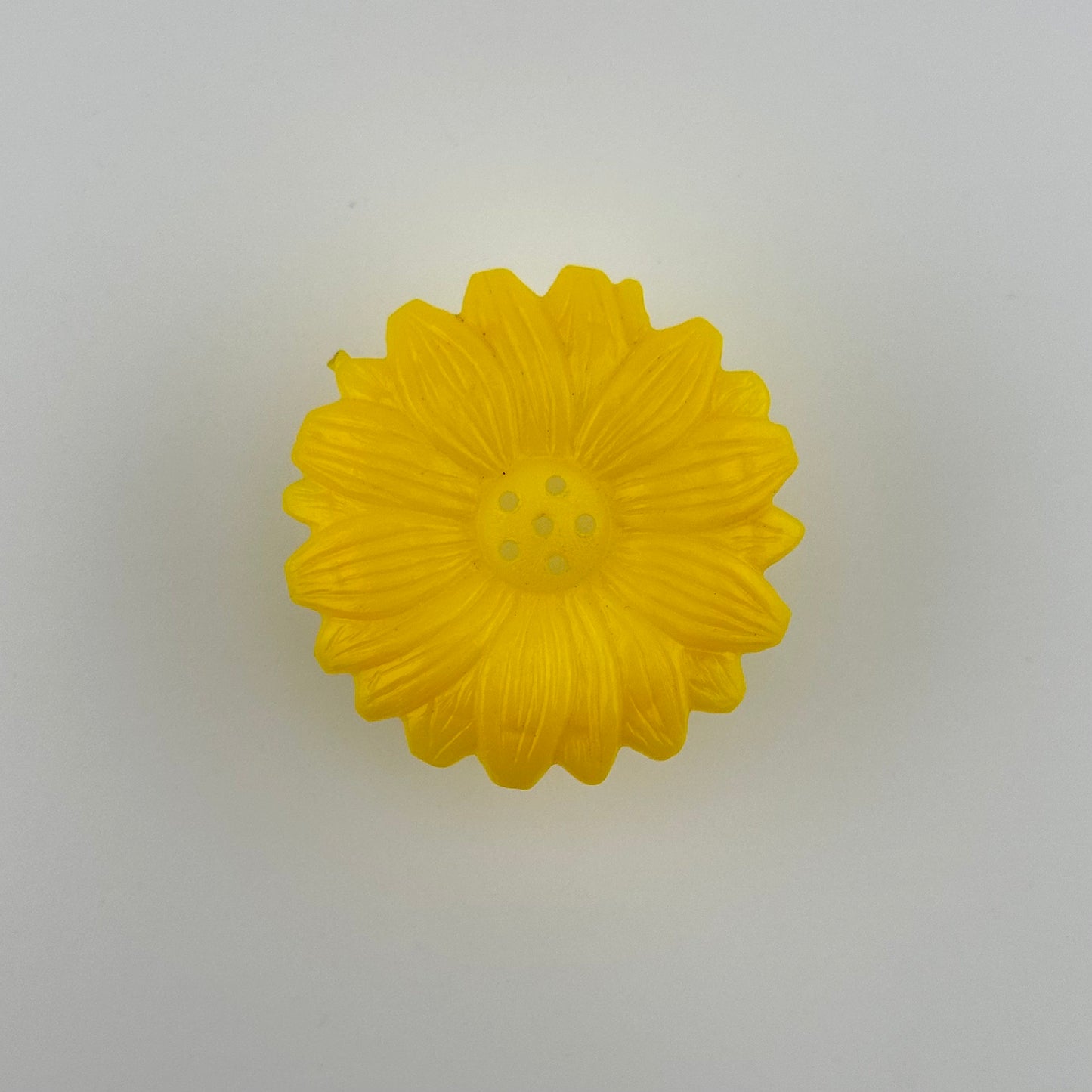 Vintage Salt & Pepper Shakers of Plastic Yellow Daisies by Jaydon