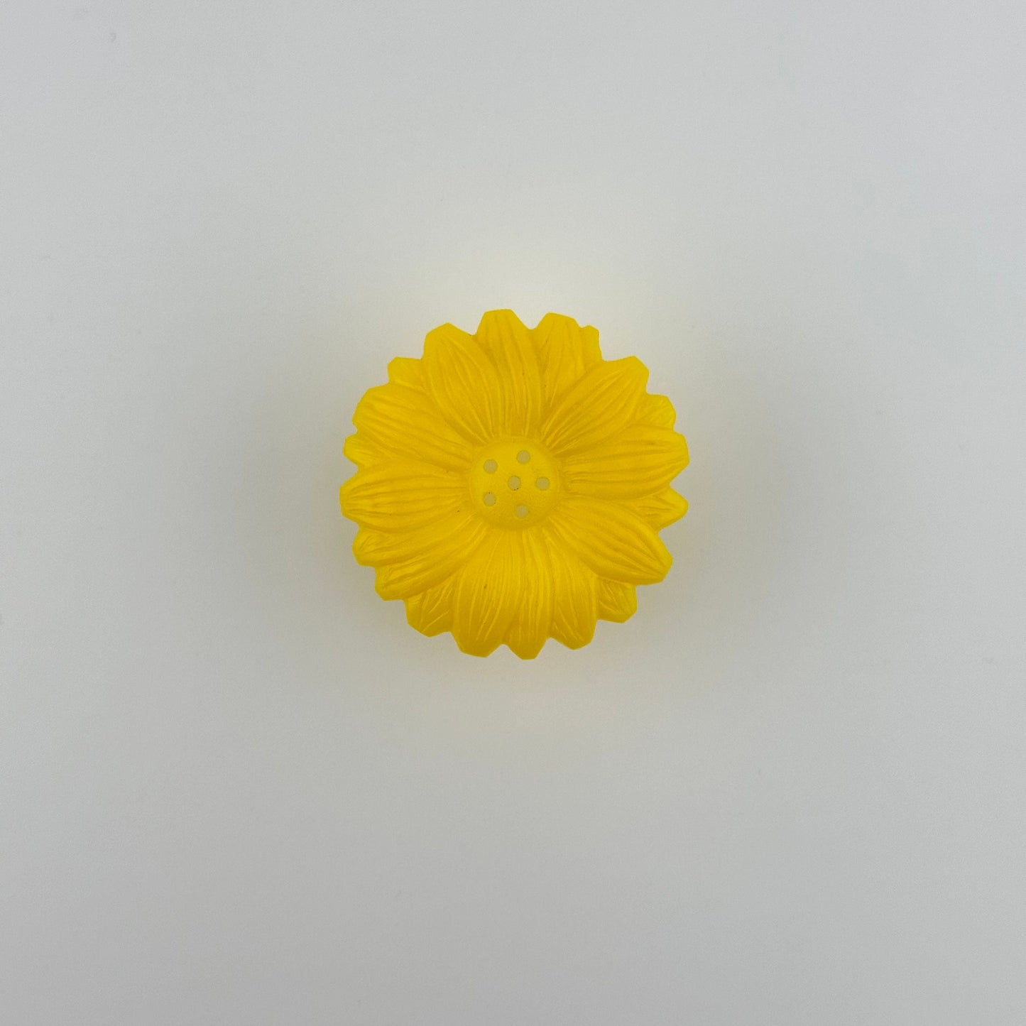 Vintage Salt & Pepper Shakers of Plastic Yellow Daisies by Jaydon