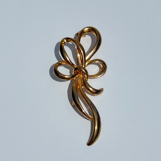 Vintage Bow Brooch in Gold Tone.