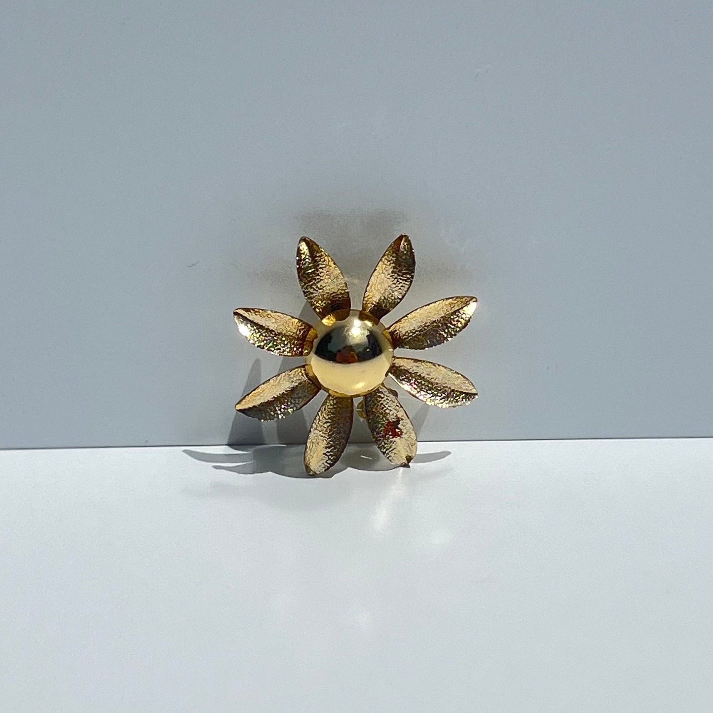 Vintage Brooch Pin of Flower in Gold Tone