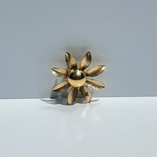 Vintage Brooch Pin of Flower in Gold Tone