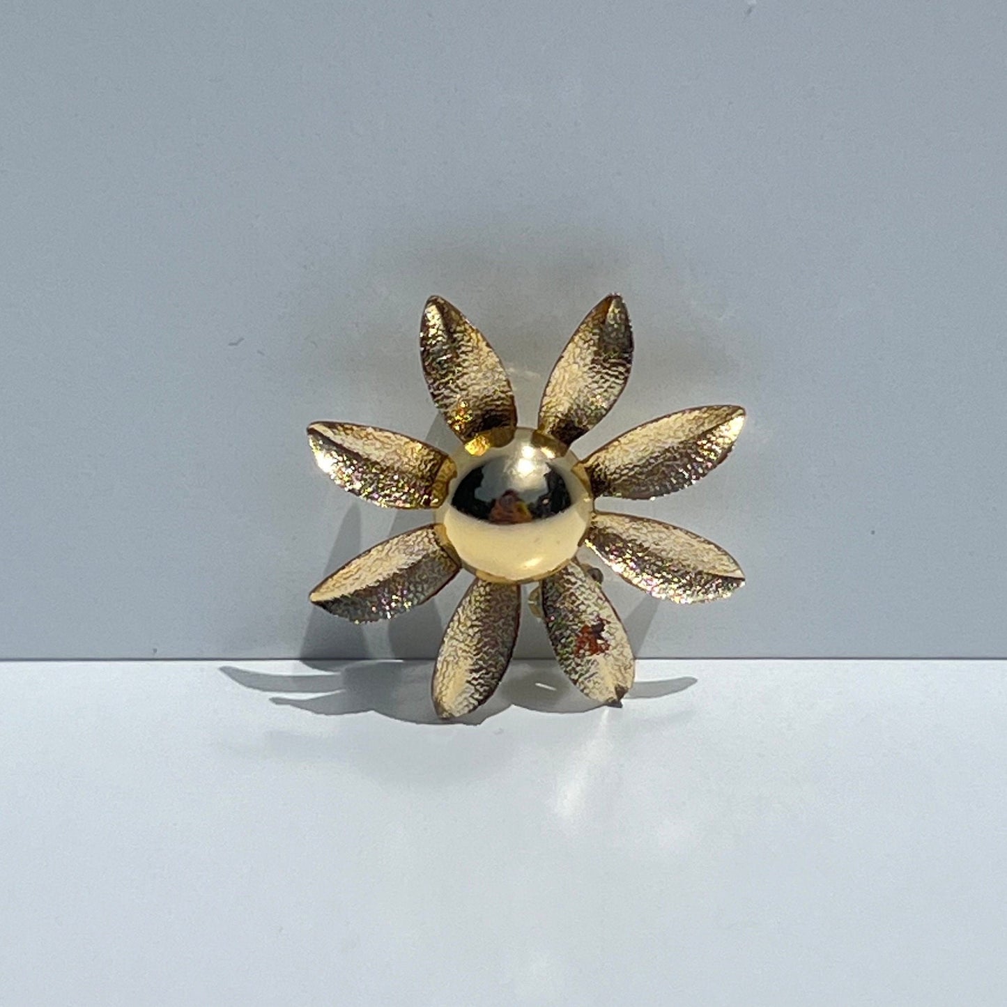 Vintage Brooch Pin of Flower in Gold Tone