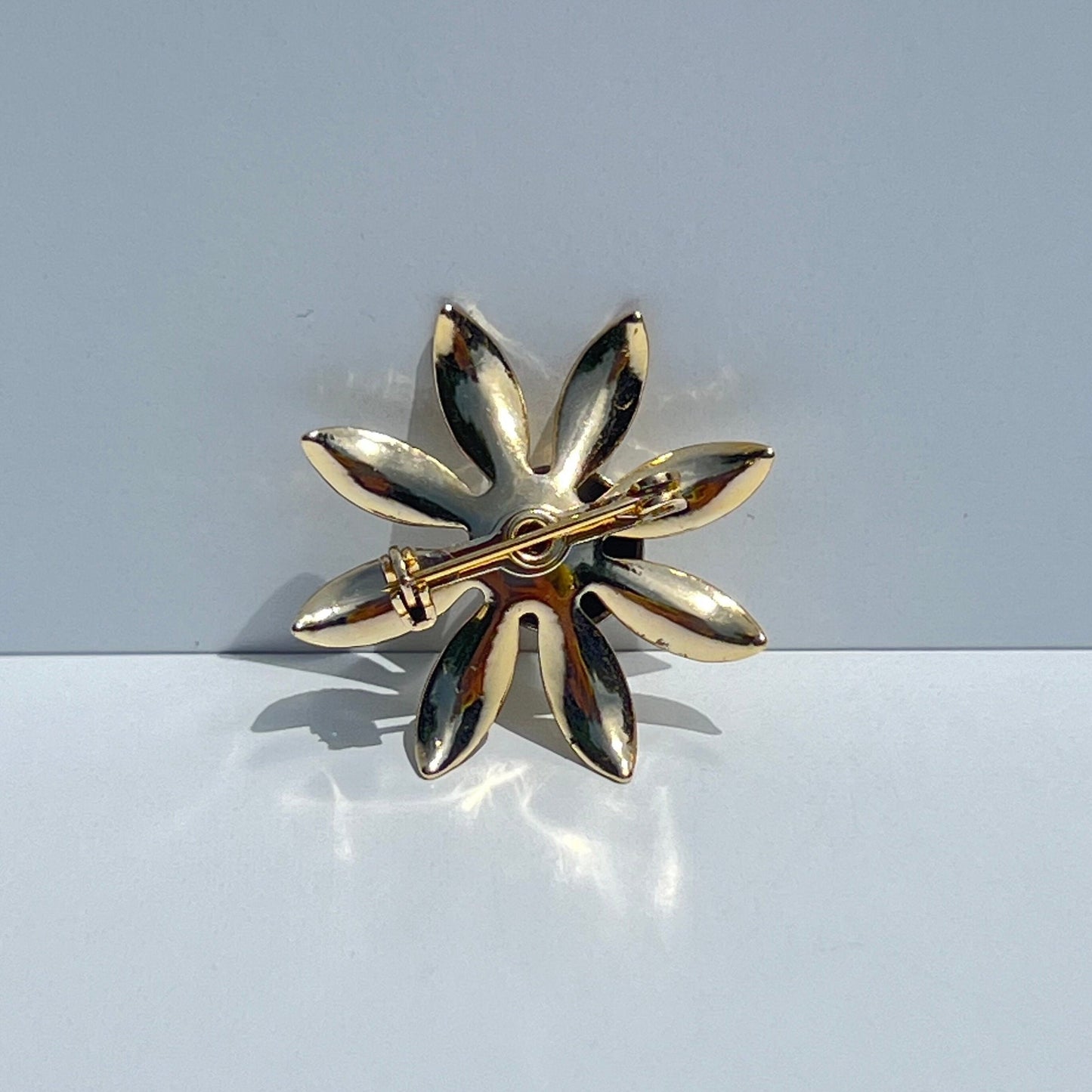 Vintage Brooch Pin of Flower in Gold Tone
