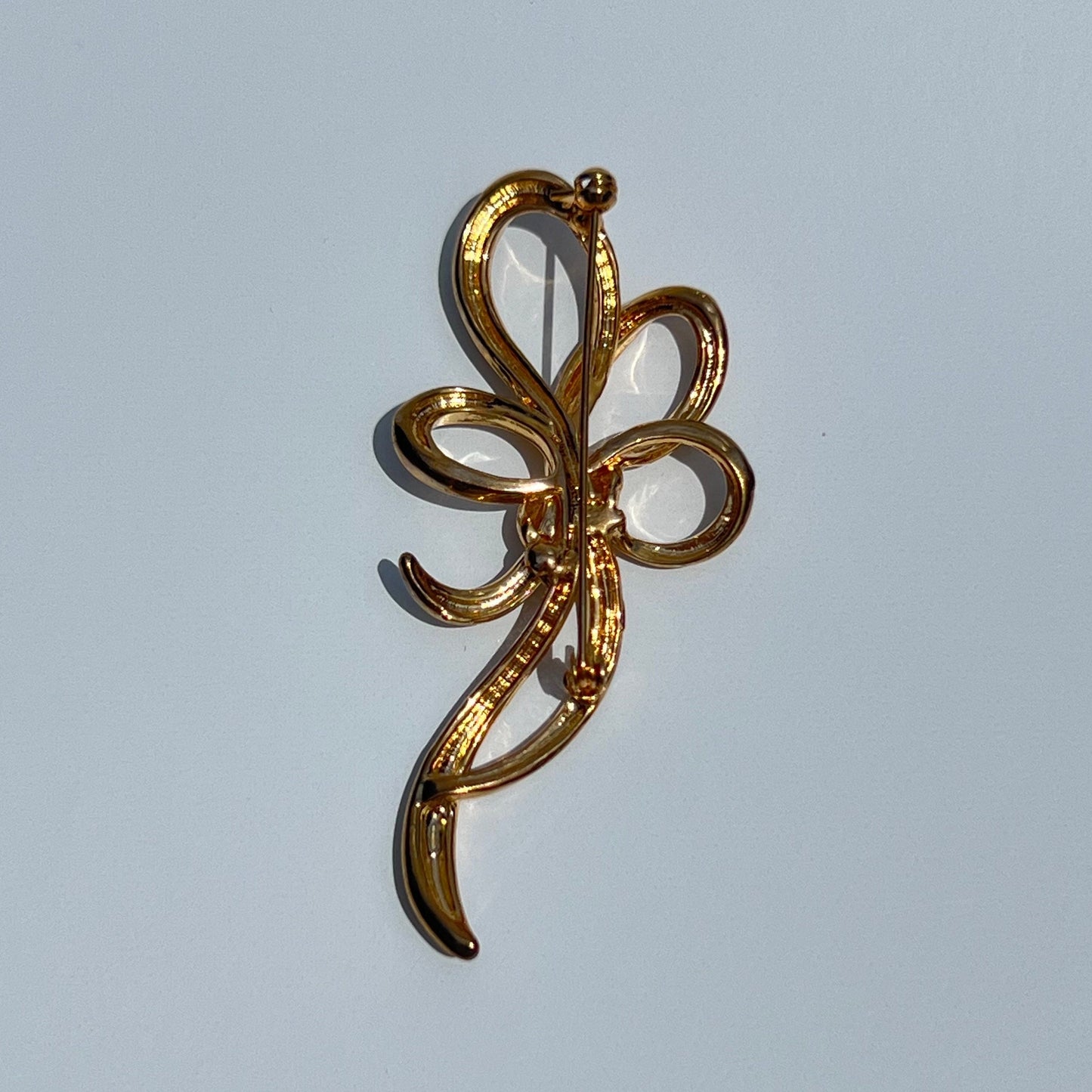 Vintage Bow Brooch in Gold Tone.