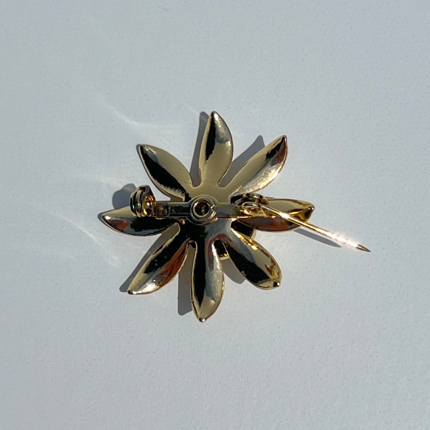 Vintage Brooch Pin of Flower in Gold Tone