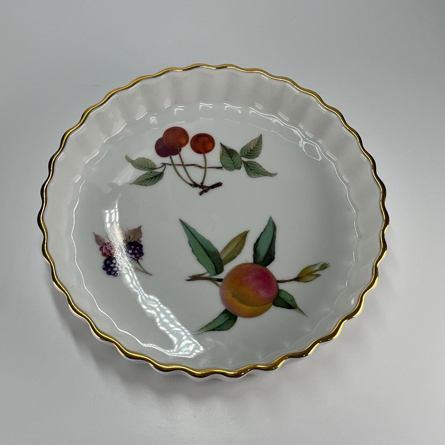 Vintage Porcelain Flan Dish With Golden Trim and Fruit Design by Royal Worcester Evesha