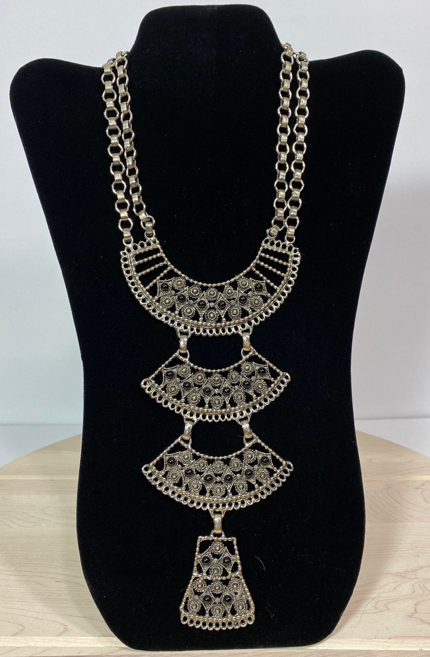 Vintage Necklace with Silver and Black Beaded Stone Design in Bib Style