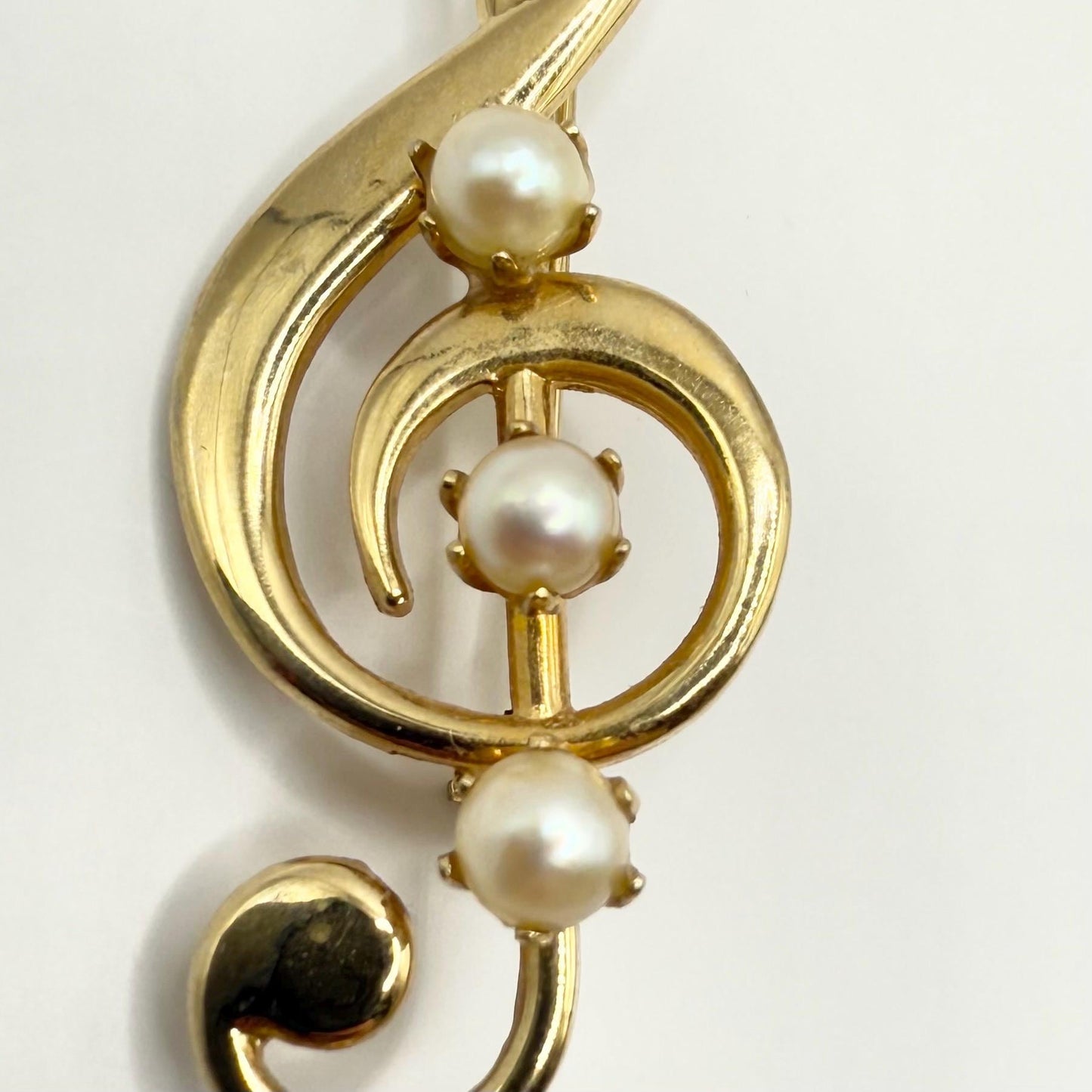Vintage Brooch Pin of Treble Clef with Pearls in Gold Tone