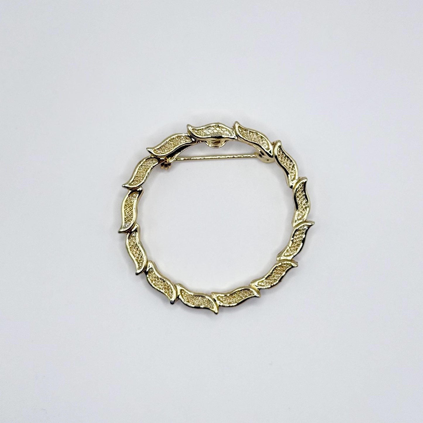 Vintage Brooch Pin of Gold Tone Wreath Stamped Gerry's