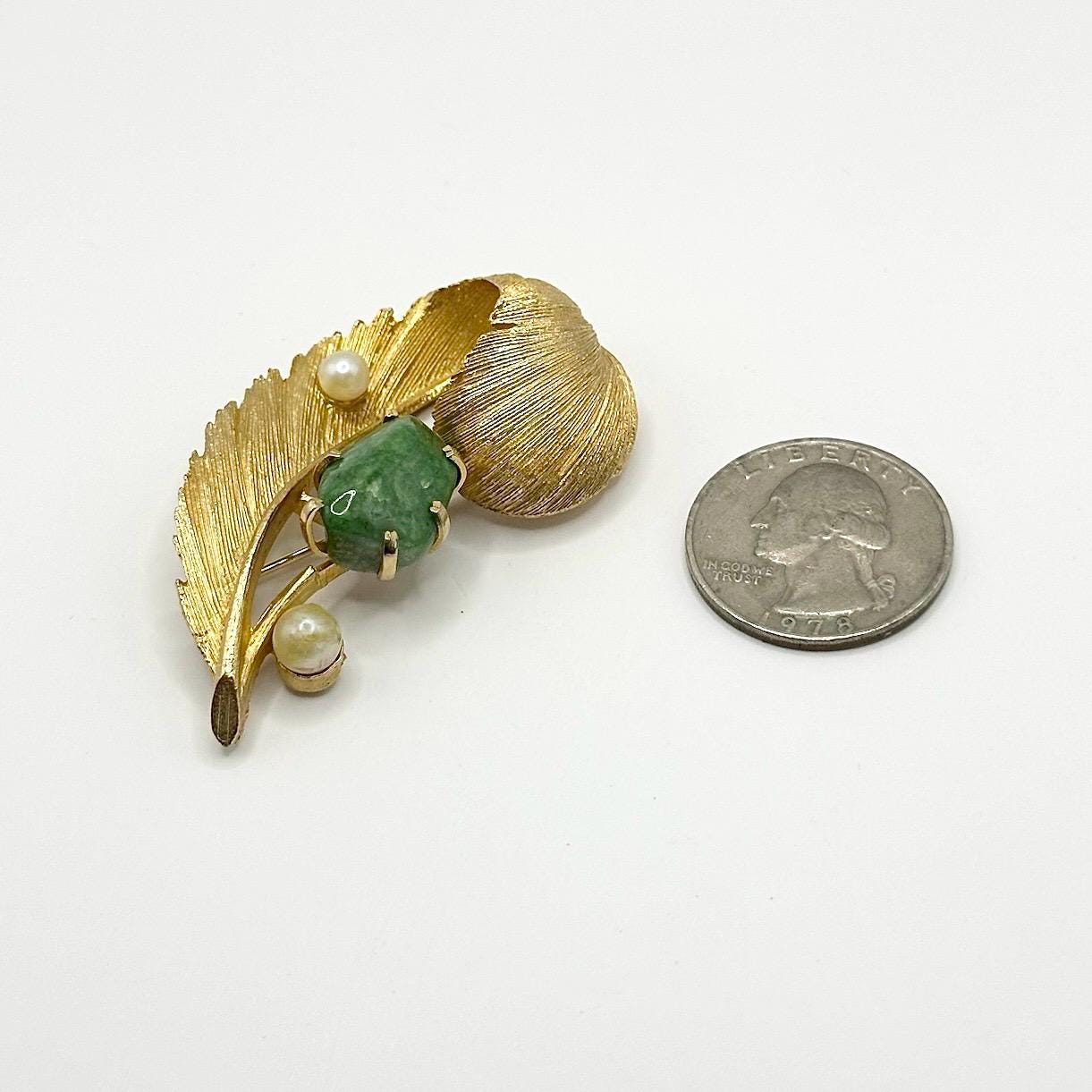 Vintage Brooch Pin of Gold Tone Leaf with Jade Stone & Faux Pearls