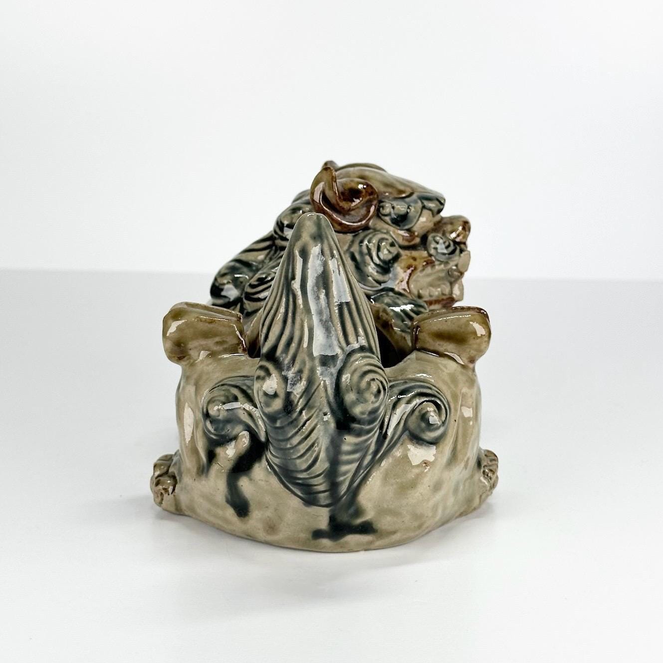 Vintage Ashtray in the Shape of a Chinese Lion with 2 Slots