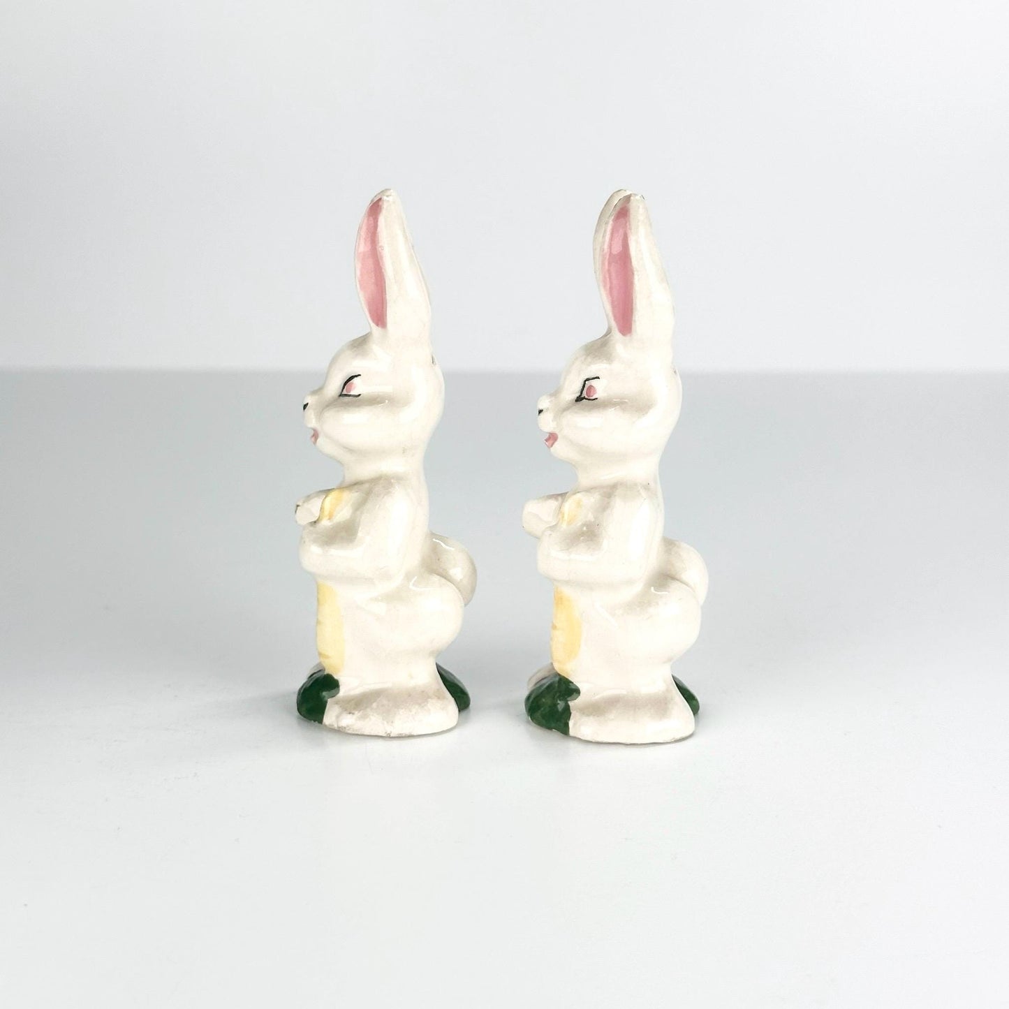 Vintage Salt and Pepper Shaker Set of Bunnies Holding Carrots