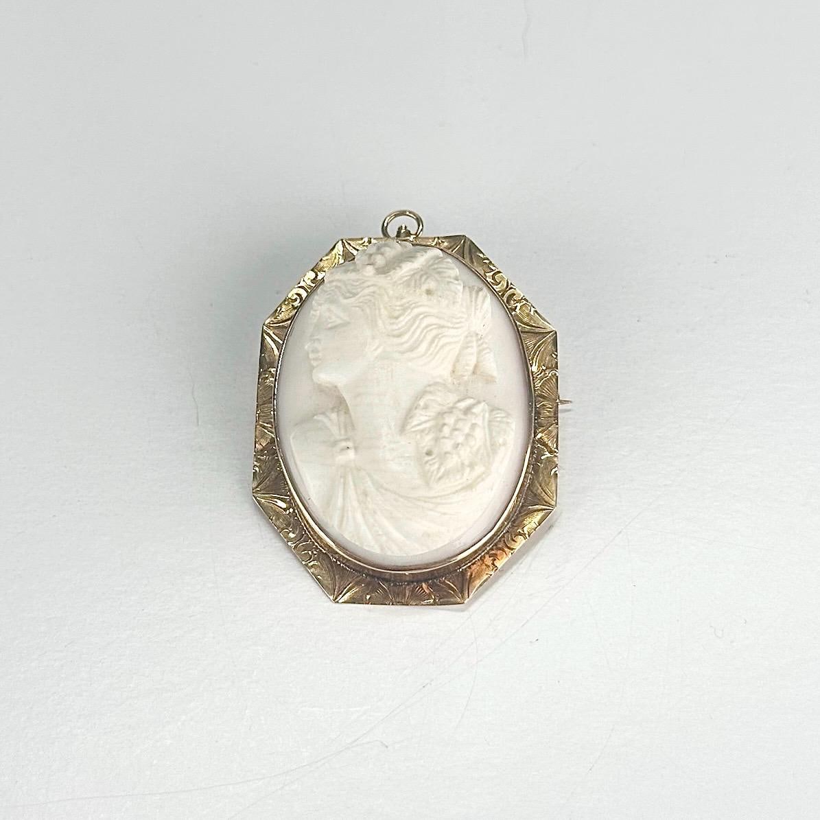 Vintage Cameo Brooch Pendant in Carved Shell Silhouette and 10K Gold from 1930s