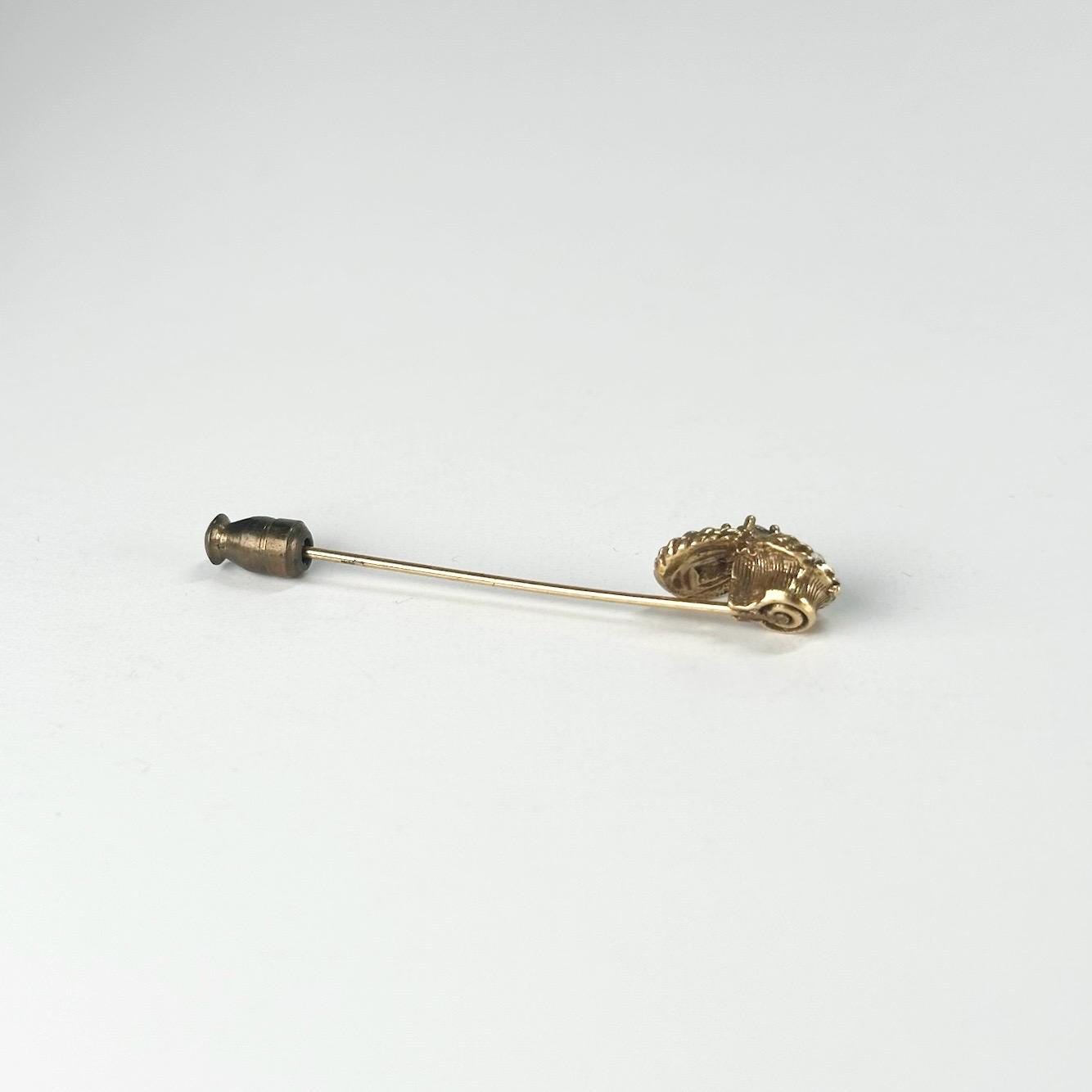 Vintage Brooch Stickpin with Emerald Green Rhinestone and Rope Design