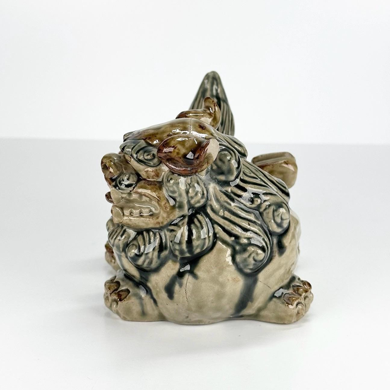 Vintage Ashtray in the Shape of a Chinese Lion with 2 Slots