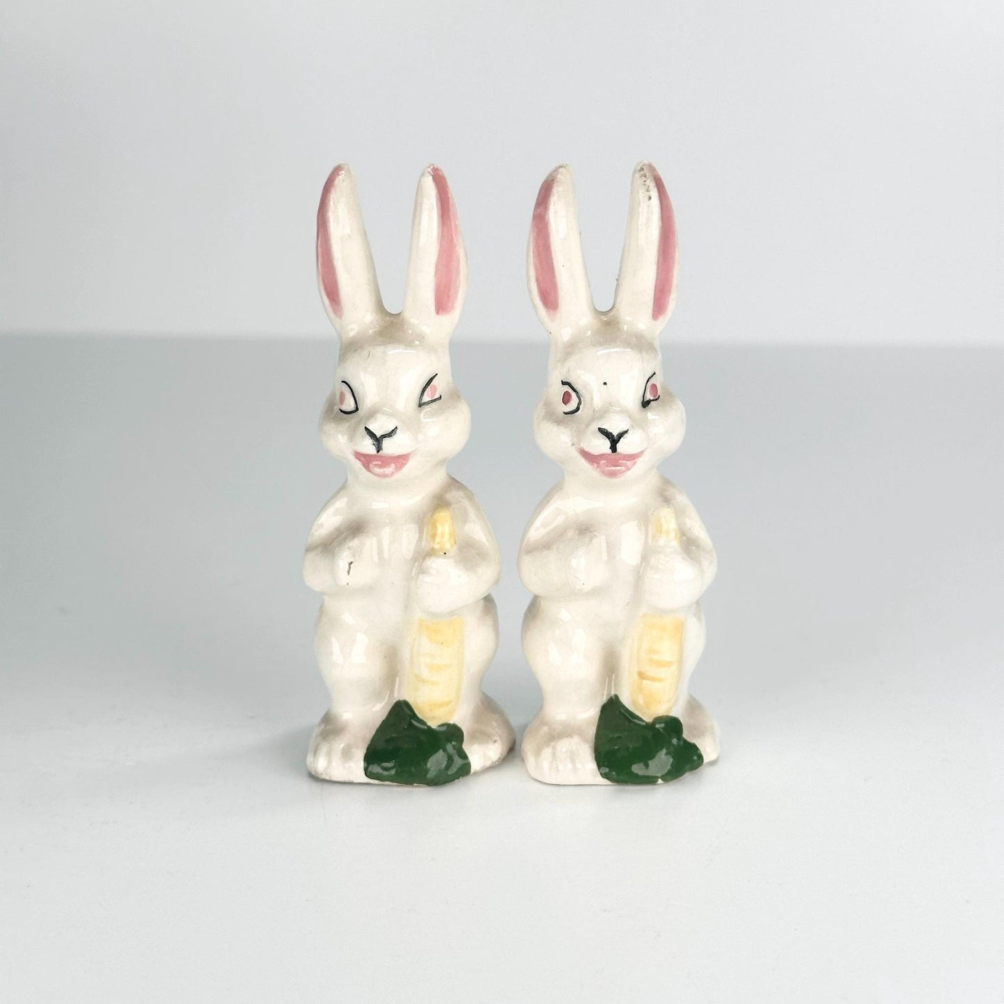 Vintage Salt and Pepper Shaker Set of Bunnies Holding Carrots