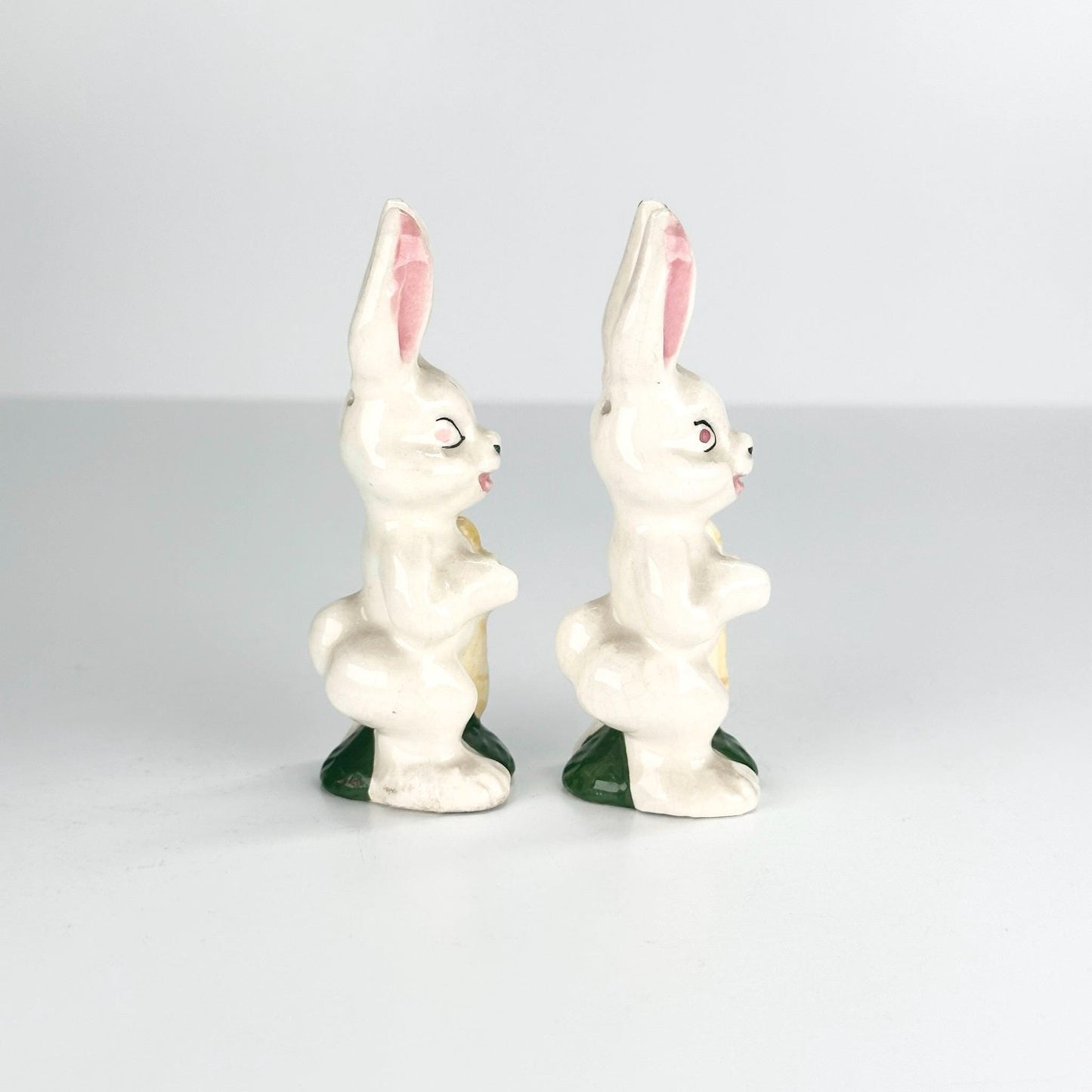 Vintage Salt and Pepper Shaker Set of Bunnies Holding Carrots