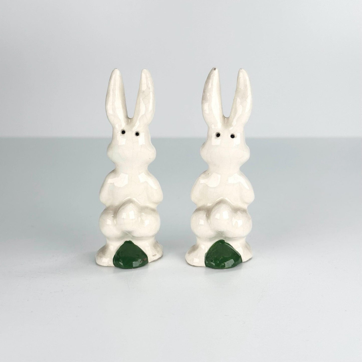 Vintage Salt and Pepper Shaker Set of Bunnies Holding Carrots