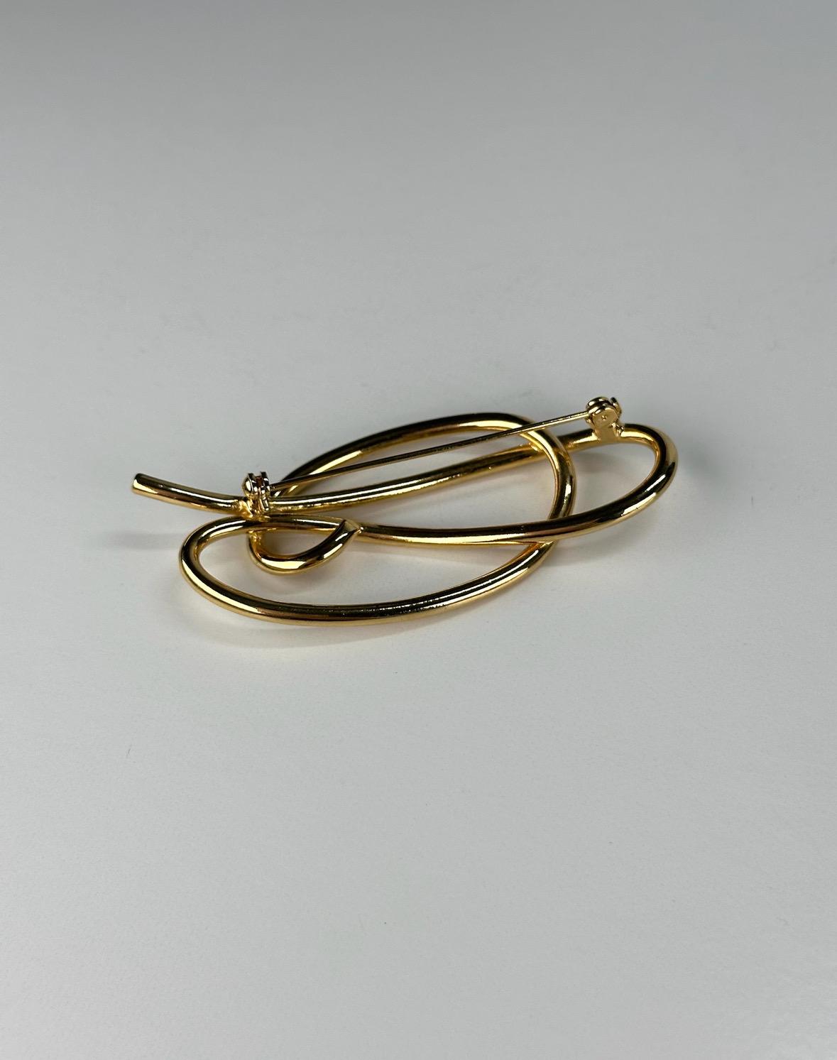 Vintage Brooch Pin in Gold Tone with Flowing Design