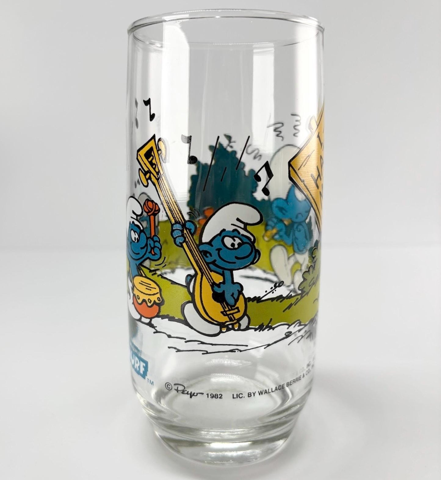 Vintage Glass of Grouchy Smurf Holding 'I Hate Music' Sign 1983