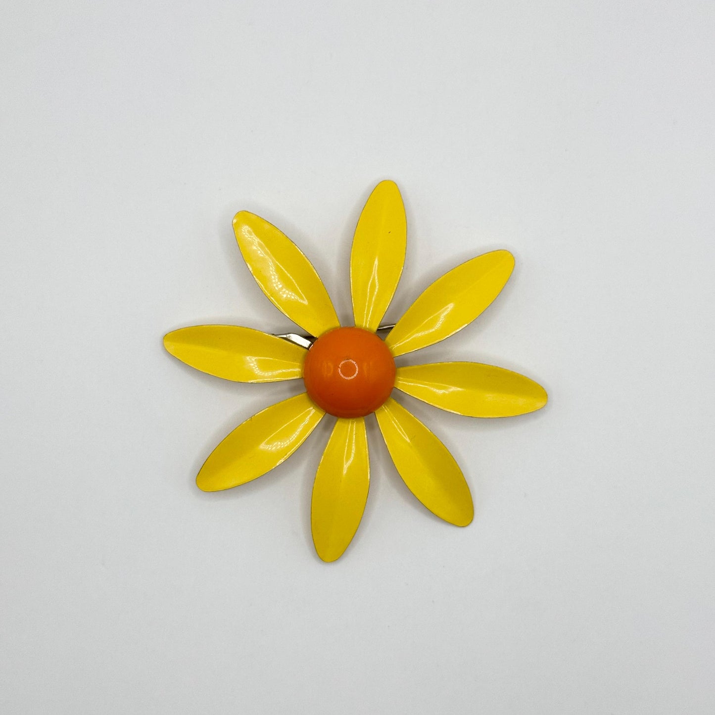 Vintage Metal Brooch of Yellow Daisy