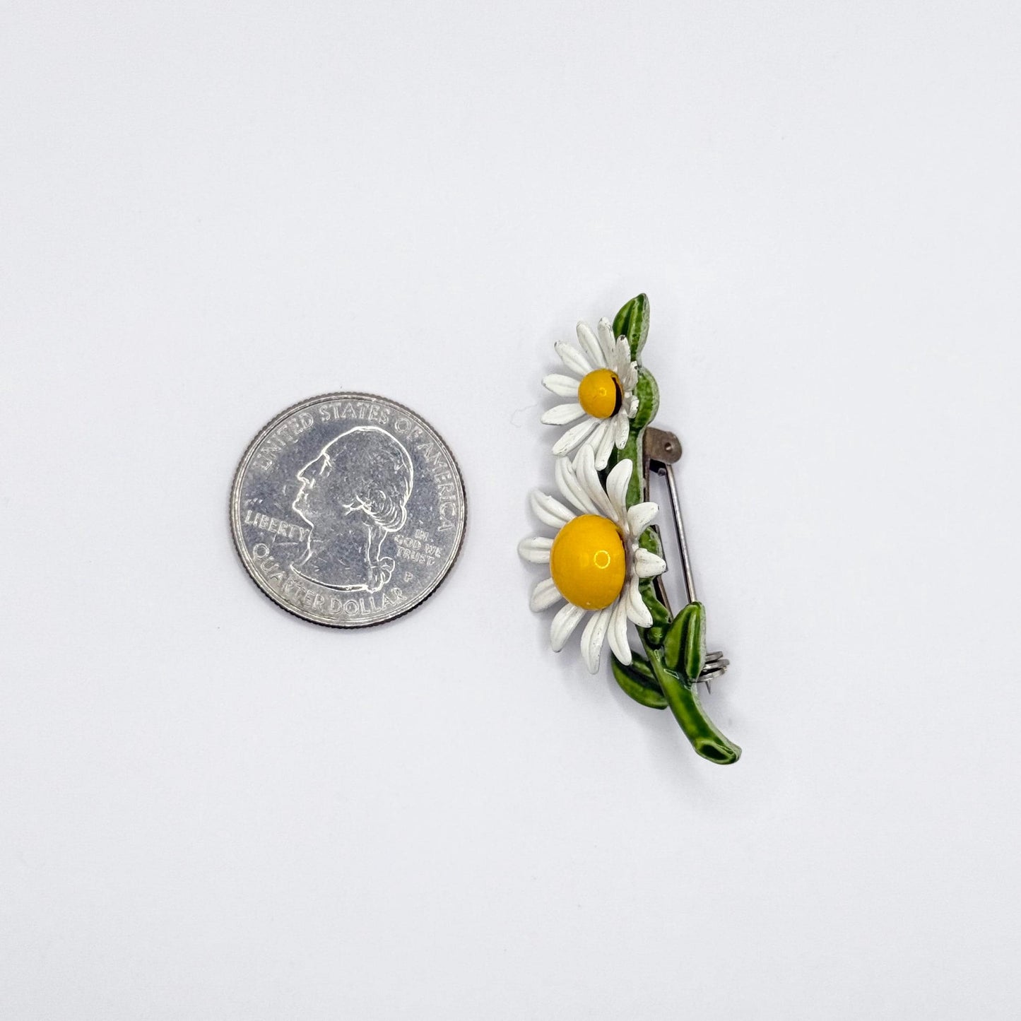Vintage Brooch Pin of Metal Daisies in Painted Enamel