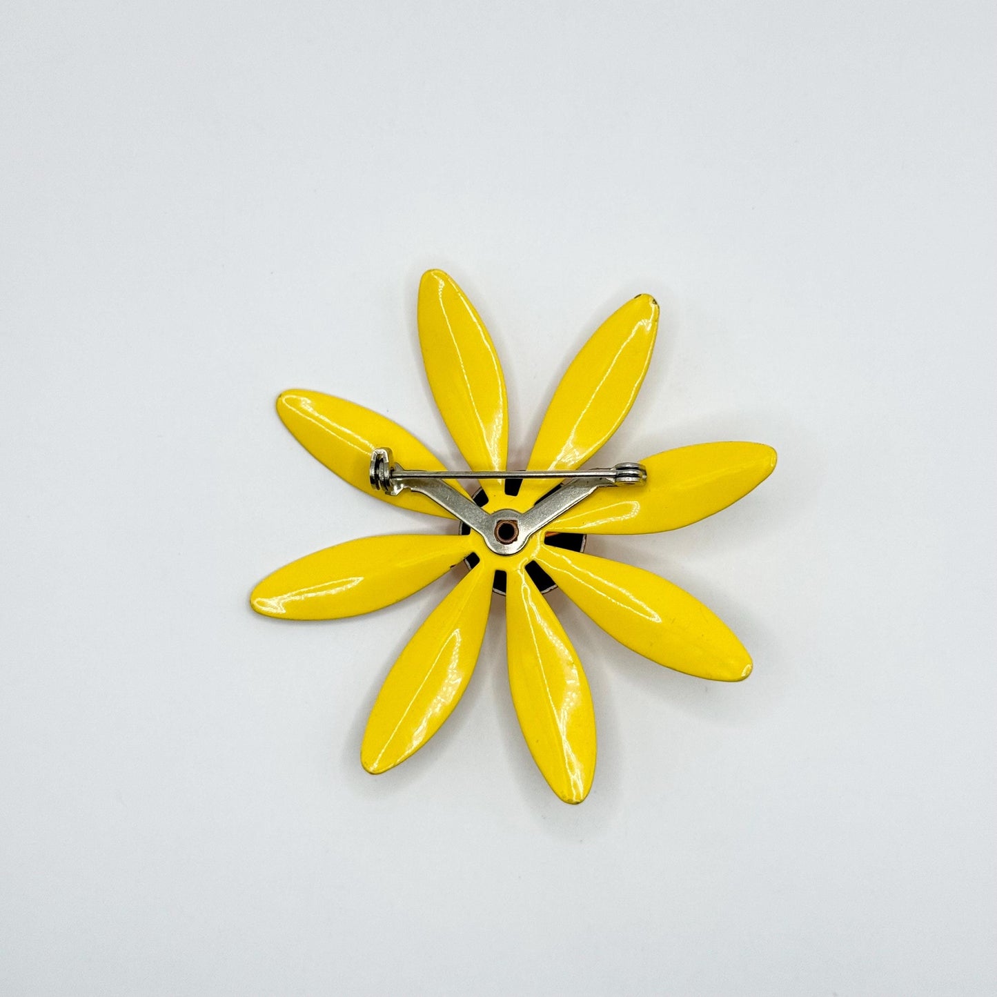 Vintage Metal Brooch of Yellow Daisy