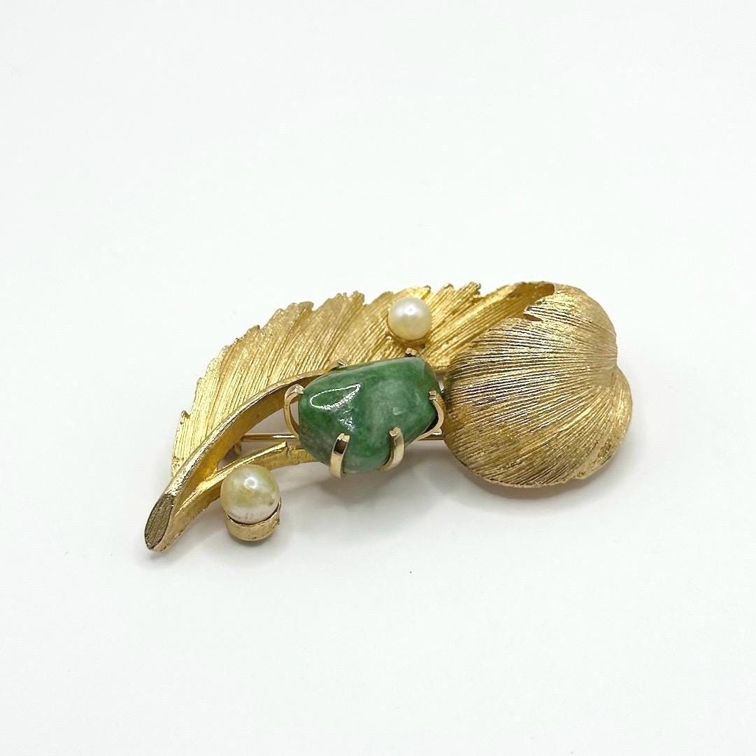 Vintage Brooch Pin of Gold Tone Leaf with Jade Stone & Faux Pearls
