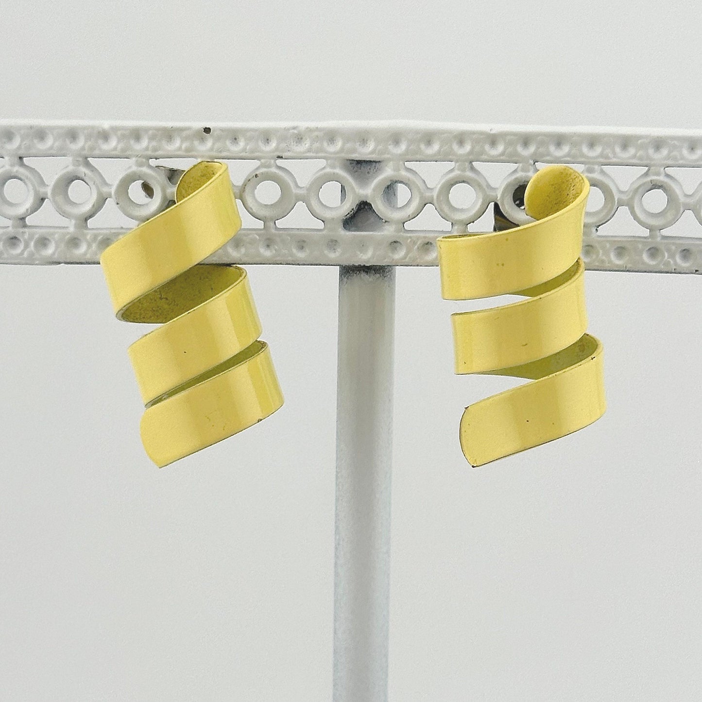 Vintage Earrings, Retro Yellow Metal Spiral Shaped Hanging Earrings.