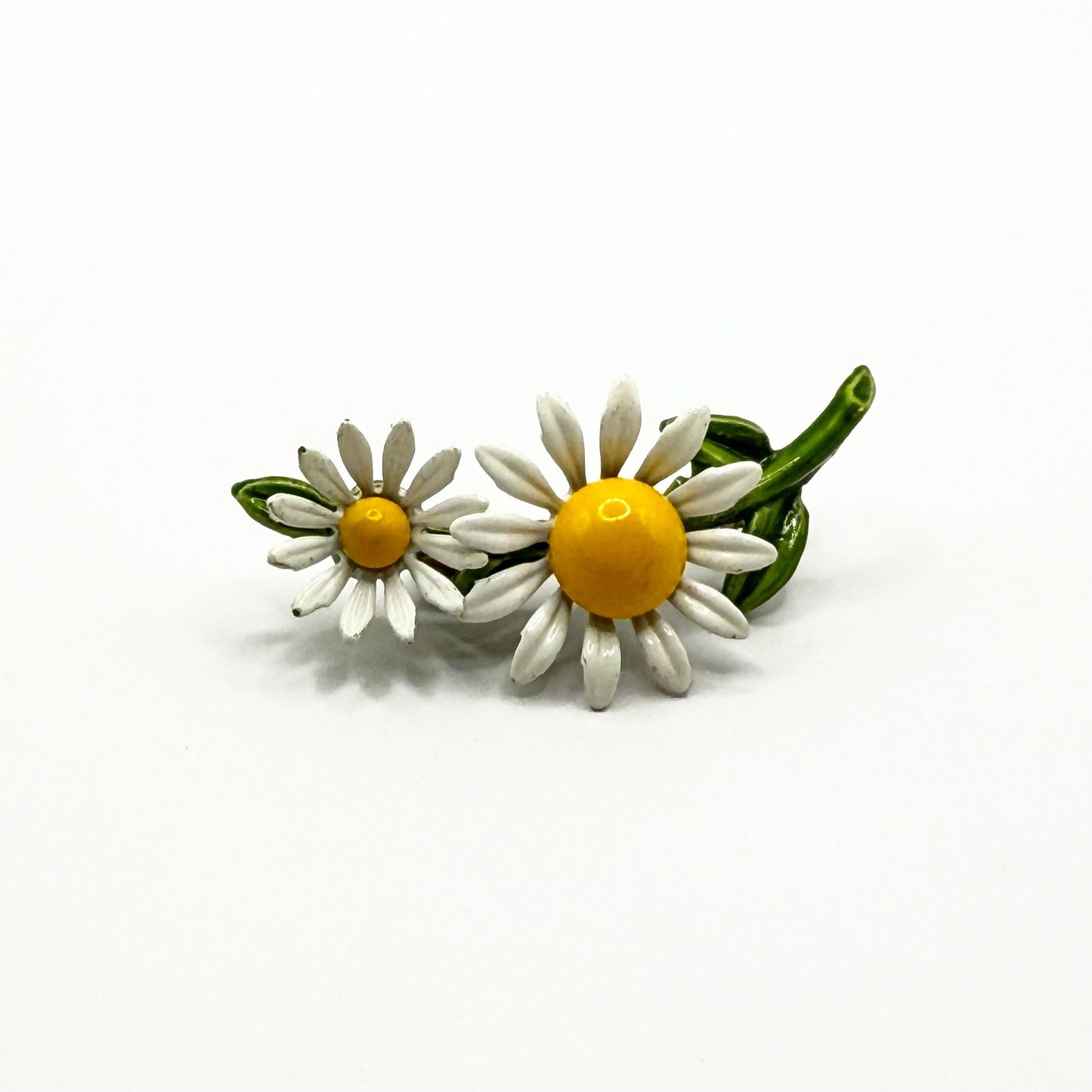 Vintage Brooch Pin of Metal Daisies in Painted Enamel